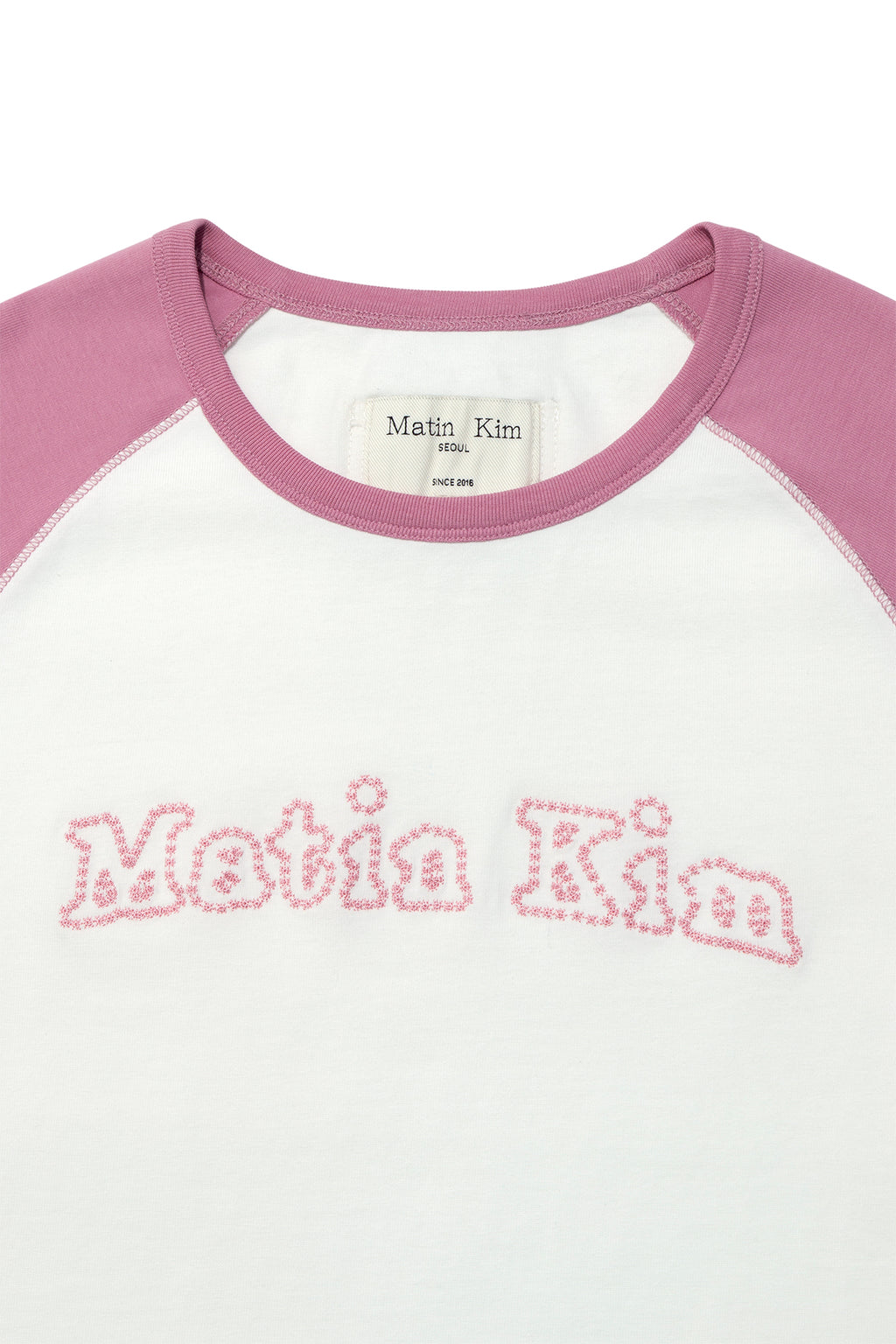[matinkim] FLOWER STITCH RAGLAN LOGO TOP IN PINK
