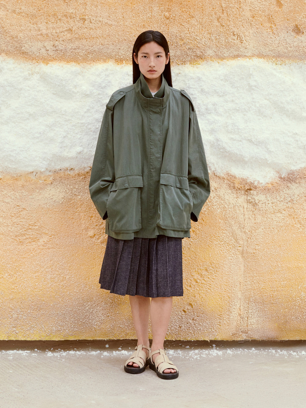 Low Classic Two Pocket Field Jacket Khaki