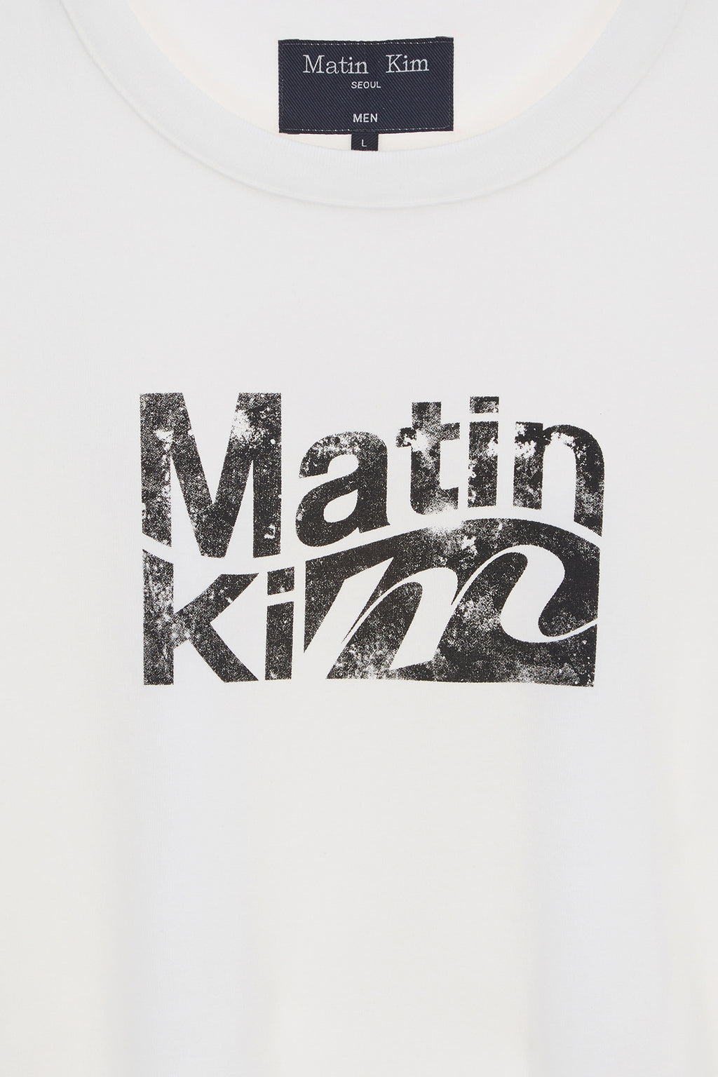 [matinkim] WAVY LOGO GRAPHIC TOP FOR MEN IN WHITE