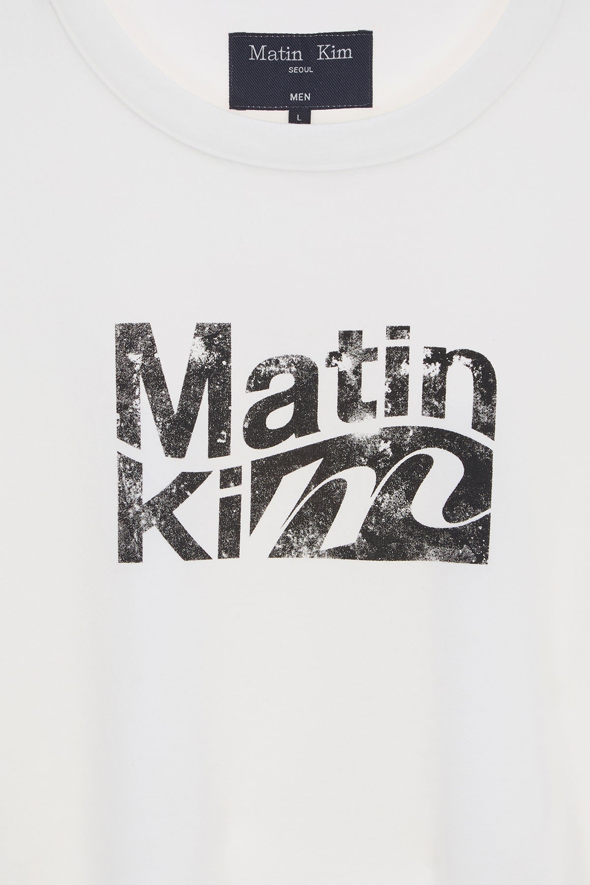 [matinkim] WAVY LOGO GRAPHIC TOP FOR MEN IN WHITE