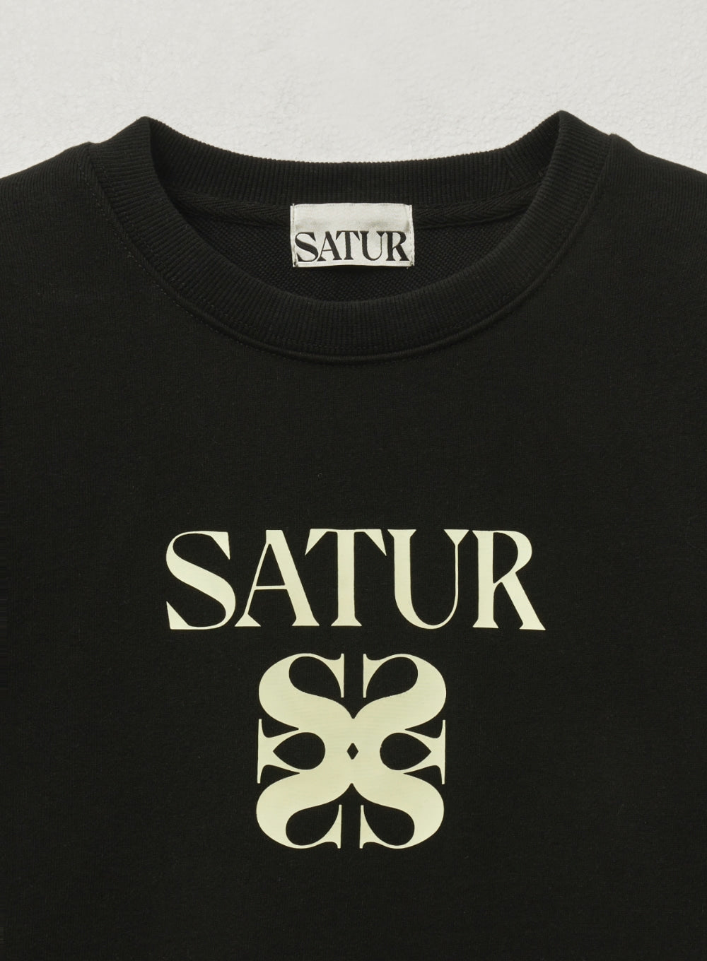 [satur] (W) Apero Volume Sleeve Crop Sweatshirt - Black