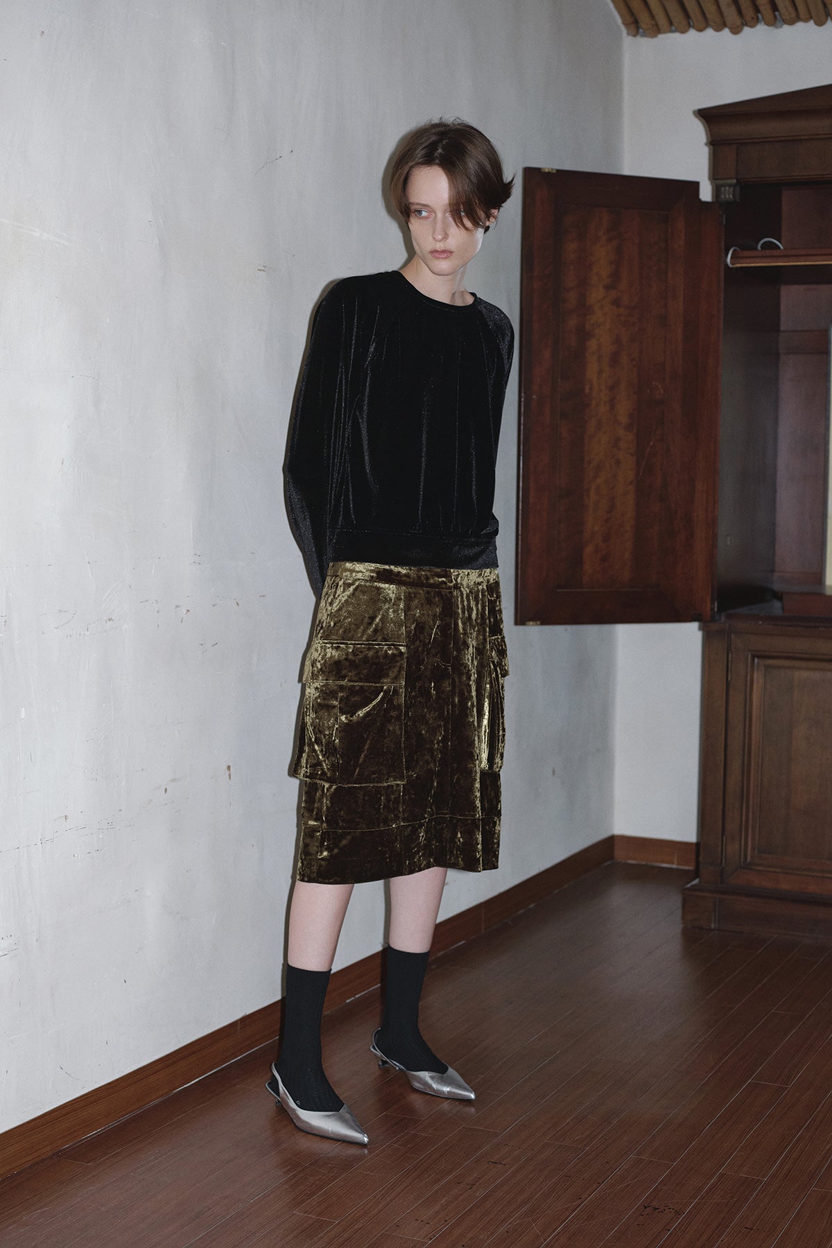 Overdueflair Velvet Raglan T-Shirt Black