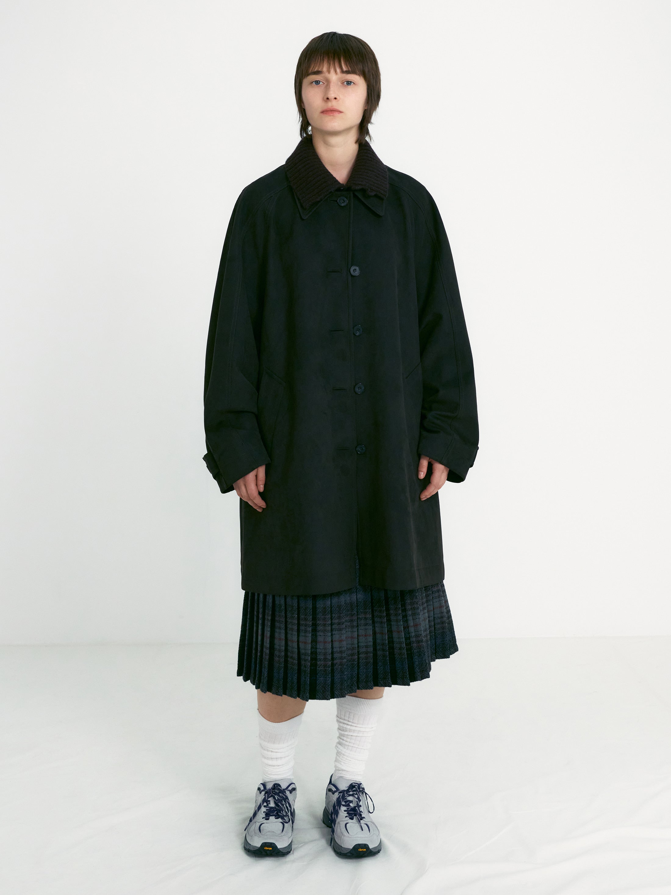 [low_classic] Suede Half Coat
Black