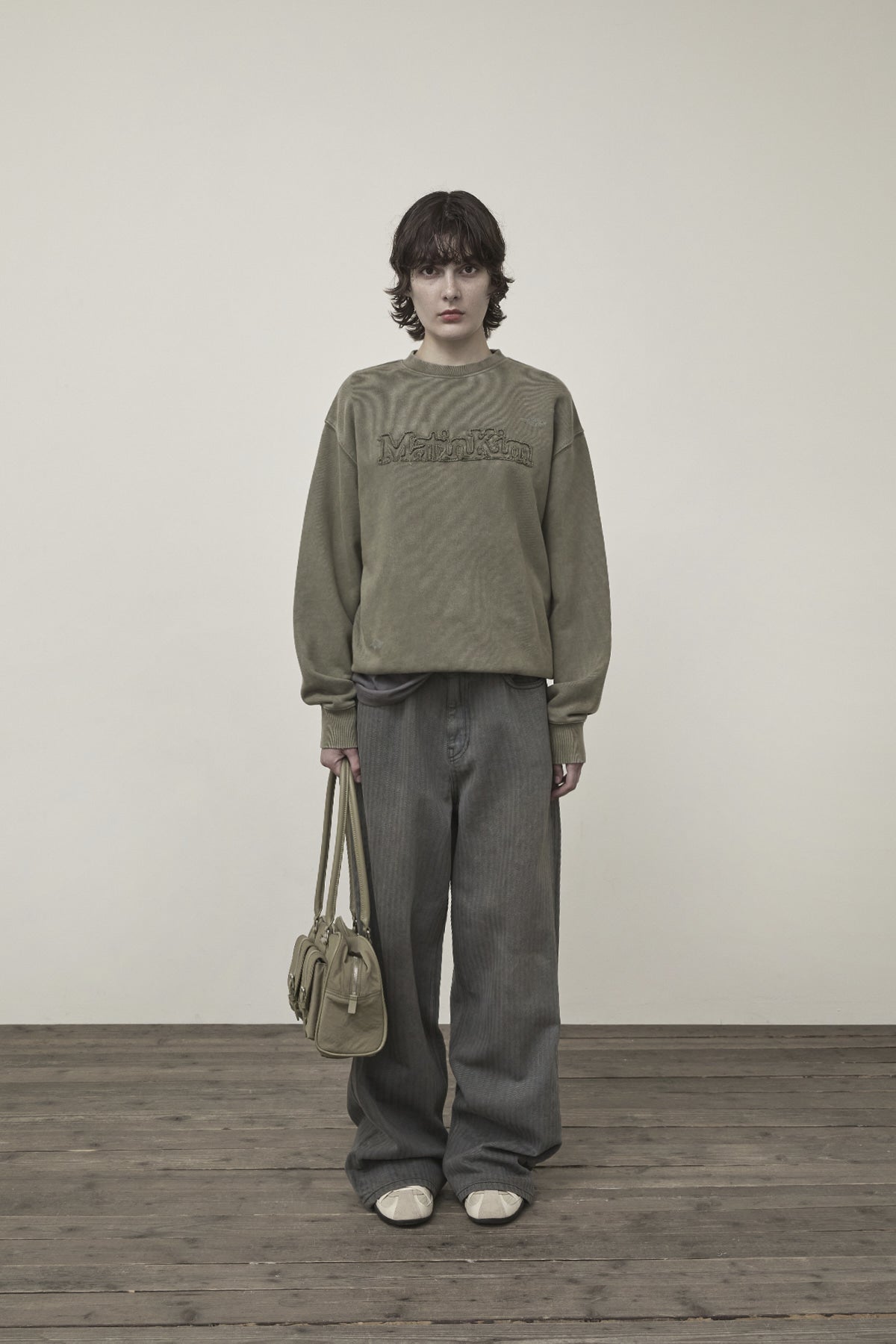 [matinkim] VINTAGE COLOR DYING LOGO SWEATSHIRT IN KHAKI