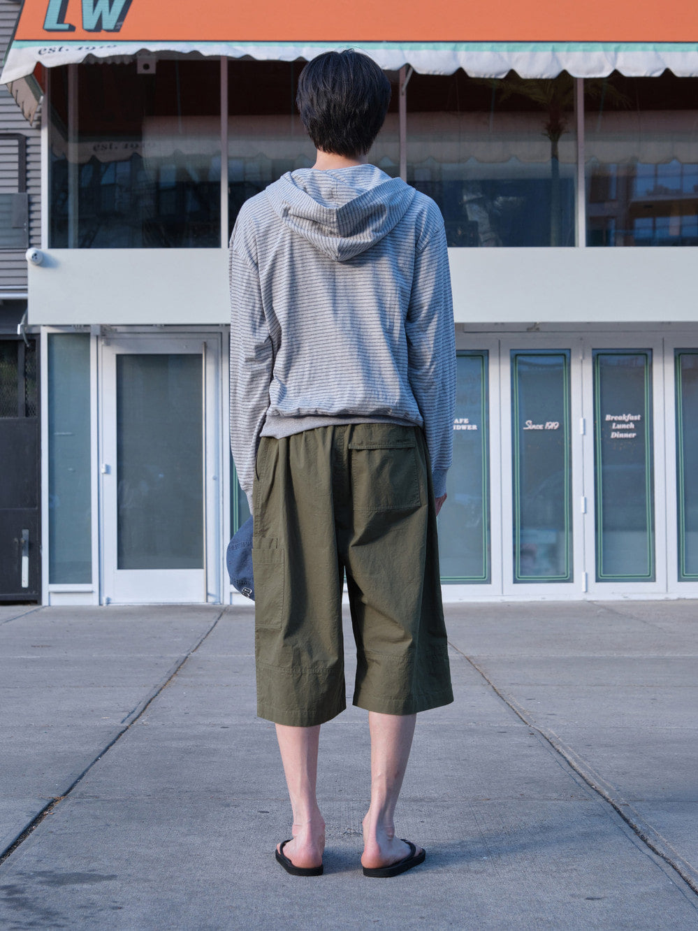 Low Classic Washed Cotton Cargo Half Pants Olive Khaki