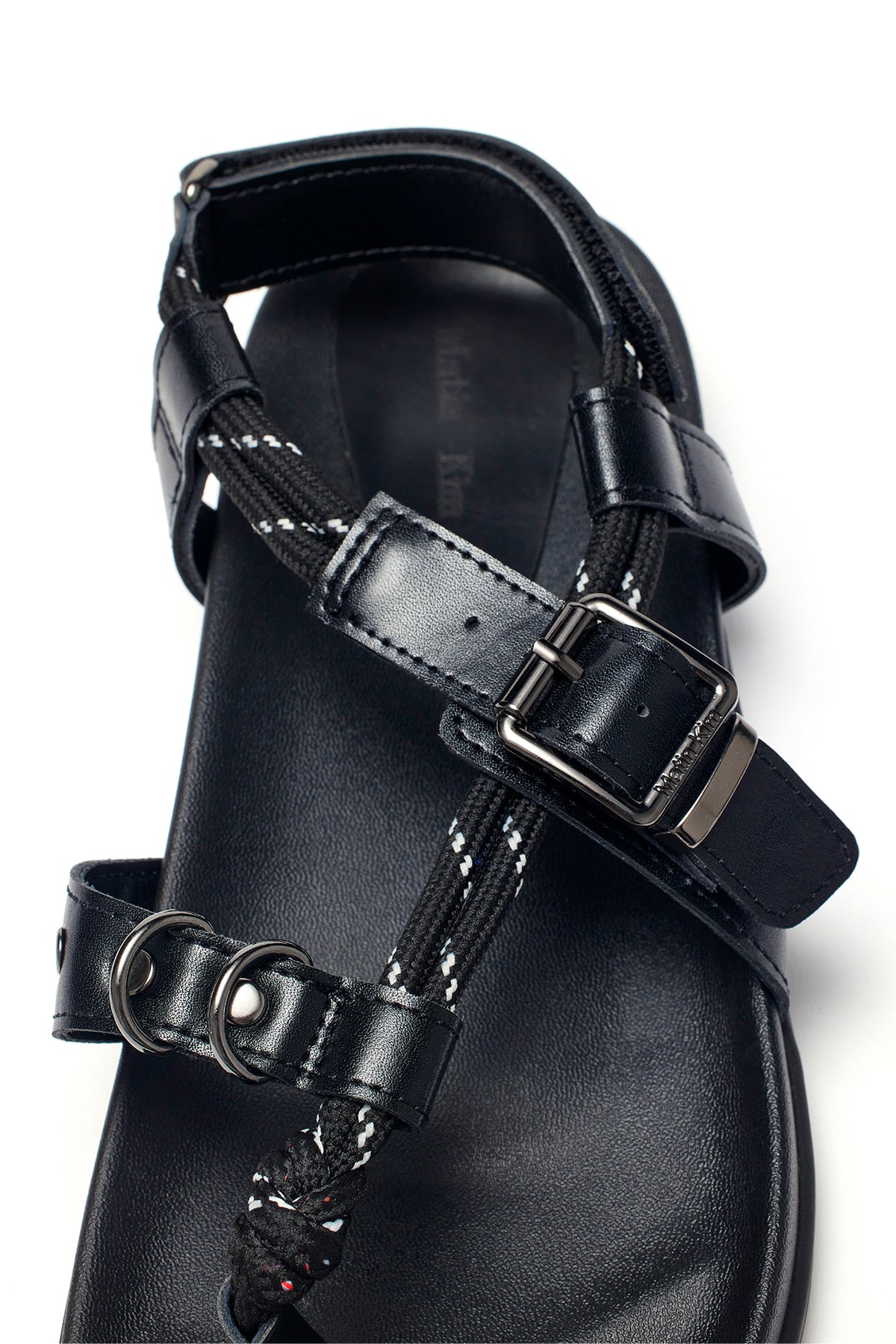 [matinkim] STRING FLIP FLOP SANDAL IN BLACK