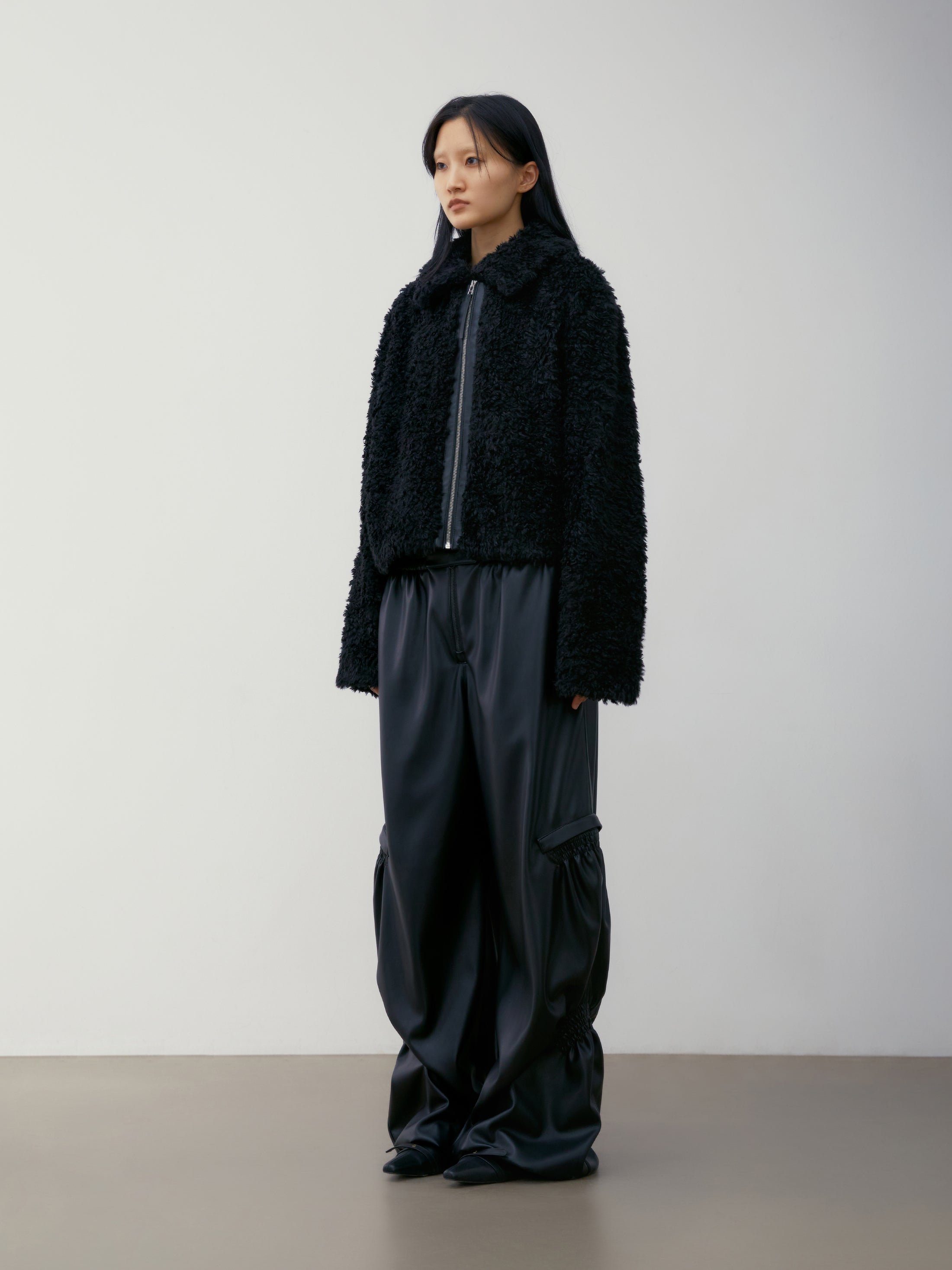 [low_classic] FLUFFY FUR JACKET
BLACK