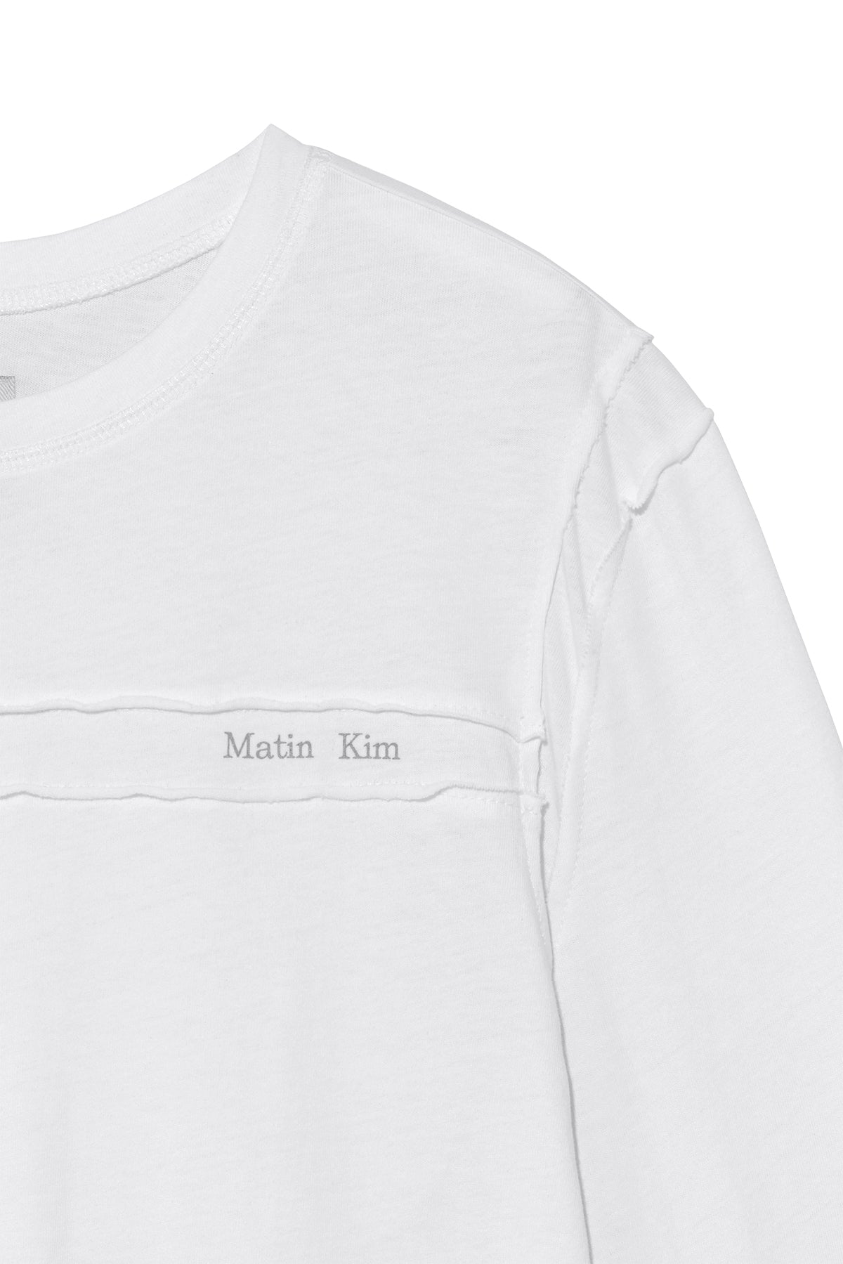 [matinkim] CUT LINE DETAIL LONG SLEEVE LOGO TOP IN WHITE