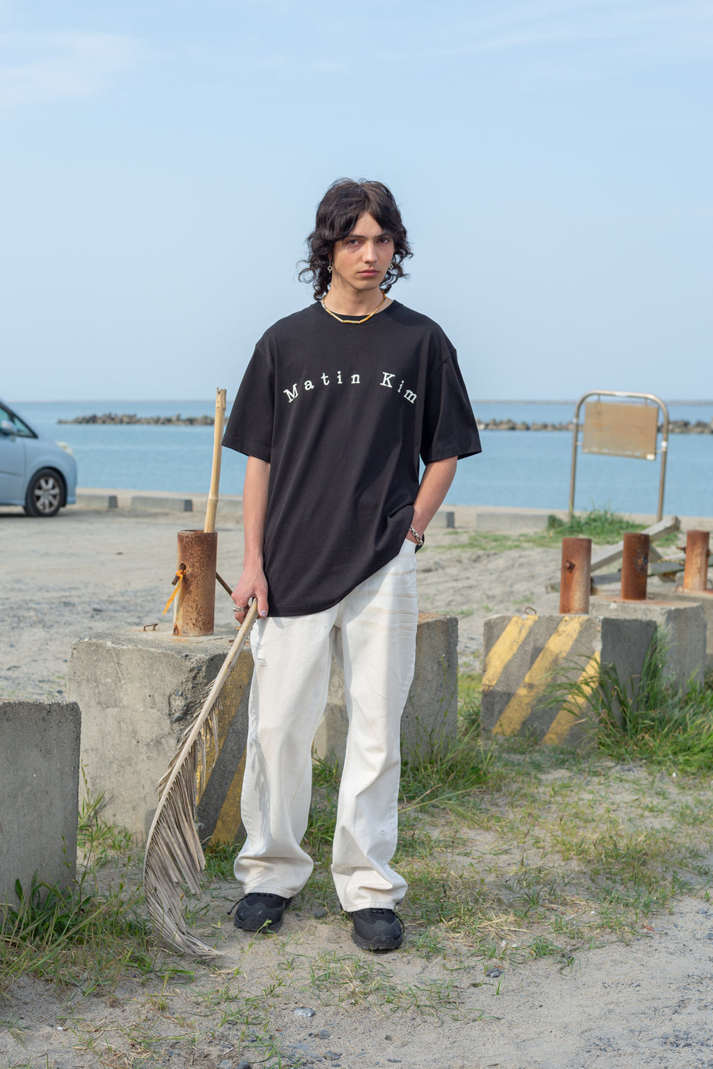 [matinkim] MINIMAL ARCH LOGO TOP FOR MEN IN BLACK