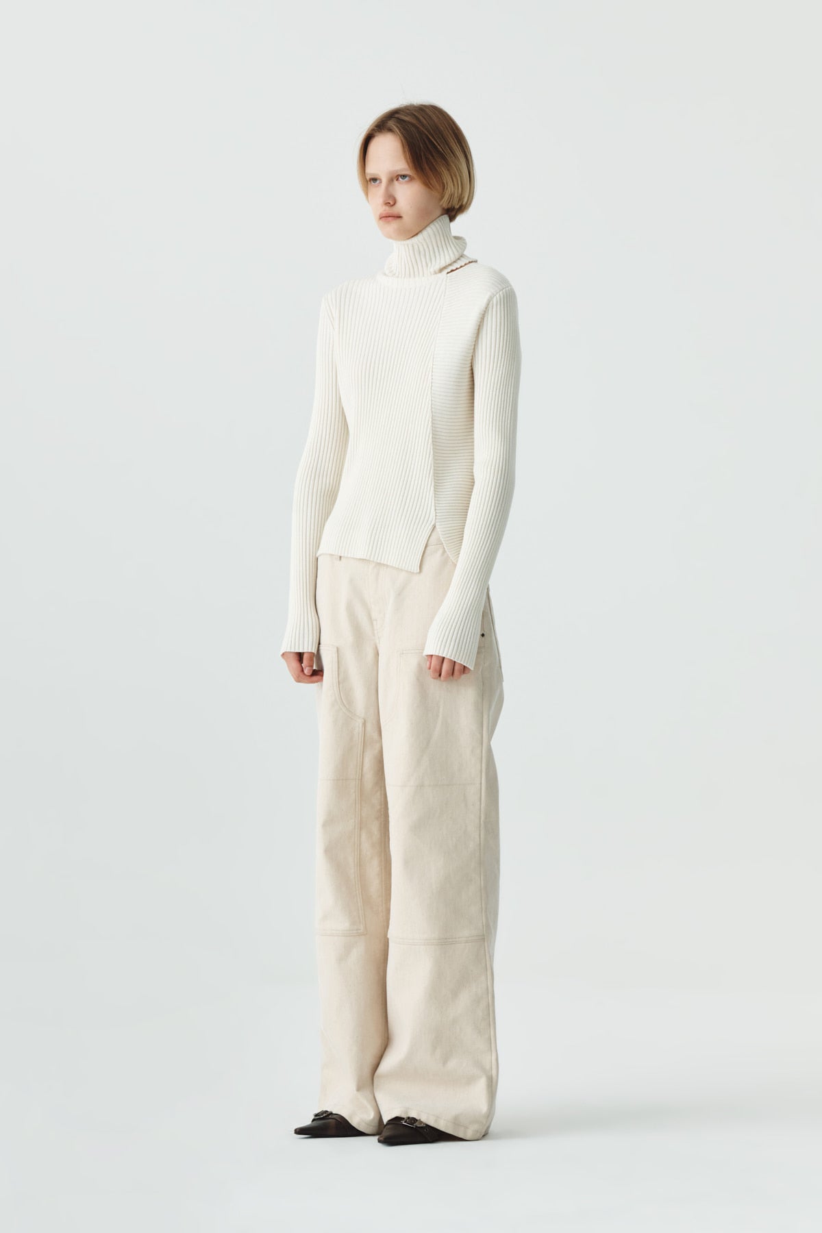 Matinkim Neck Slit Point Turtle Neck Pullover IN White