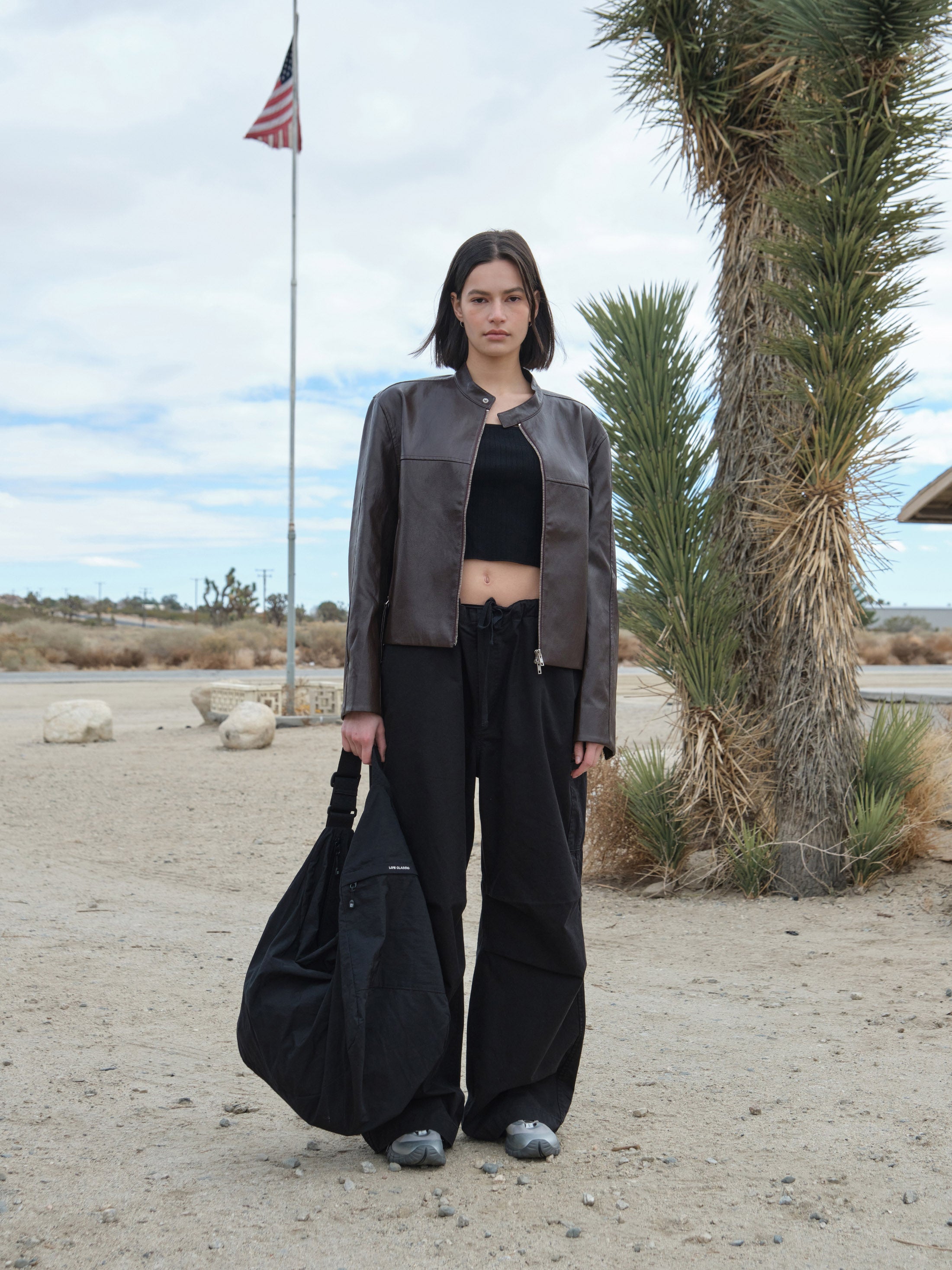 [Low Classic] Washed Cotton Cargo Pants_Black