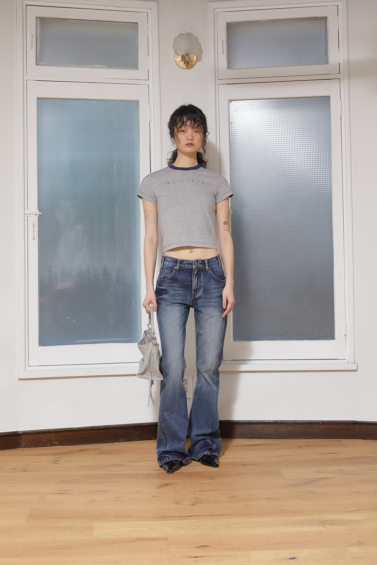 [matinkim] COLOR LINE POINT LOGO CROP TOP FOR WOMEN IN GREY