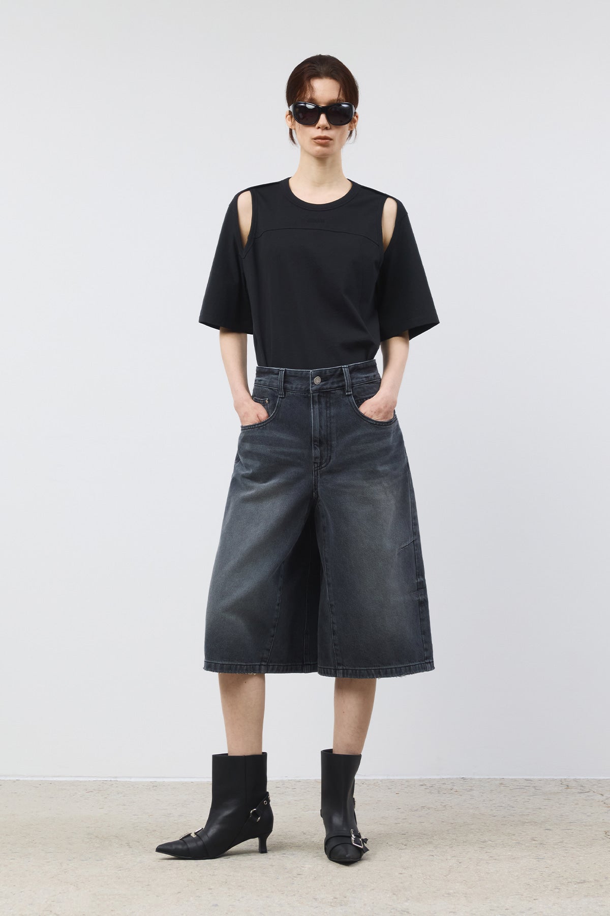 Matinkim Contrast Bermuda Denim Pants IN Dark Grey