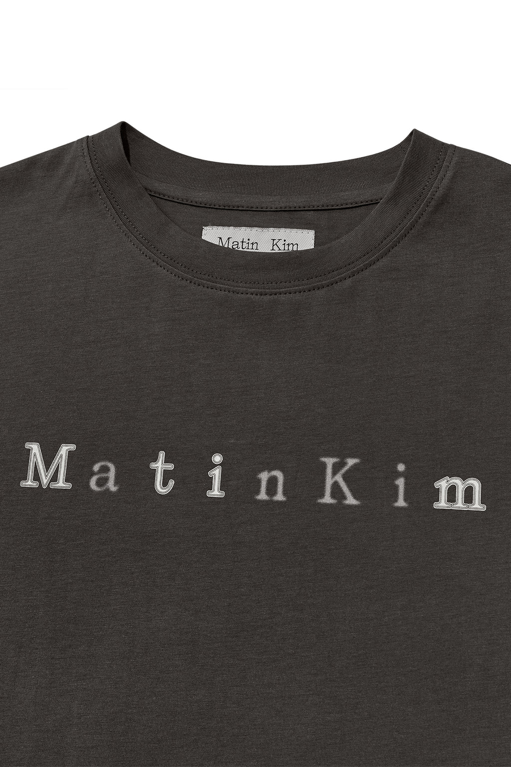 [matinkim] STICKER GRAPHIC LOGO TOP IN CHARCOAL