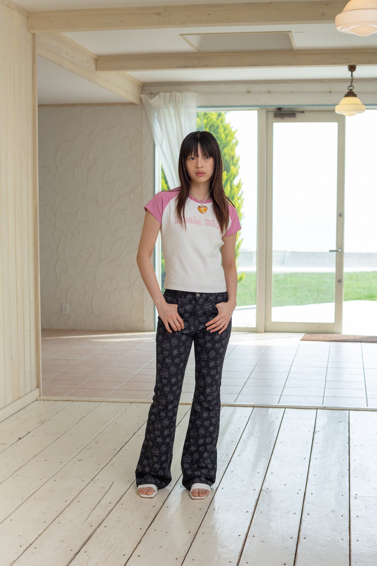 [matinkim] FLOWER STITCH RAGLAN LOGO TOP IN PINK