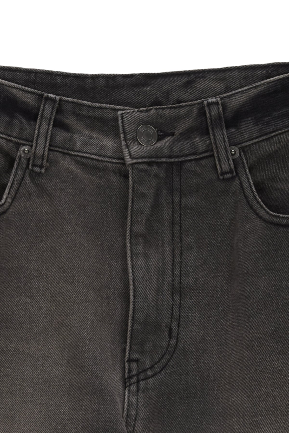 [matinkim] BACK POCKET POINT WASHED BOOTS CUT DENIM PANTS IN GREY