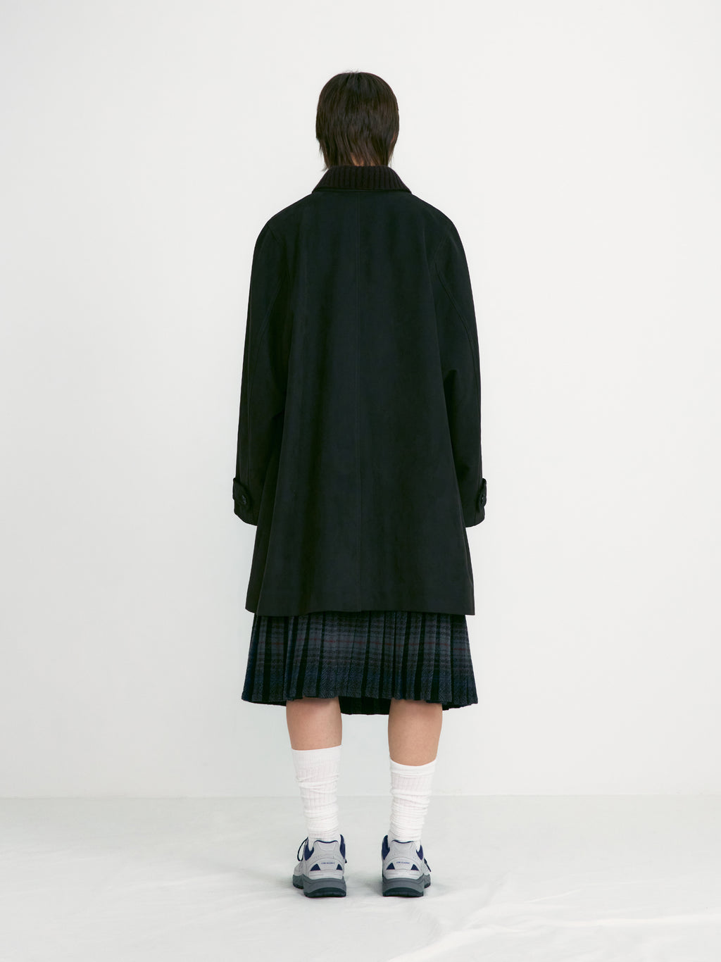 [low_classic] Suede Half Coat
Black