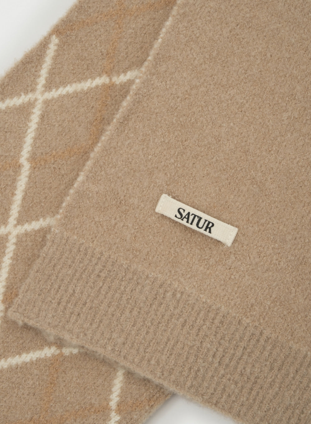 [satur] Argyle Muffler - Beige