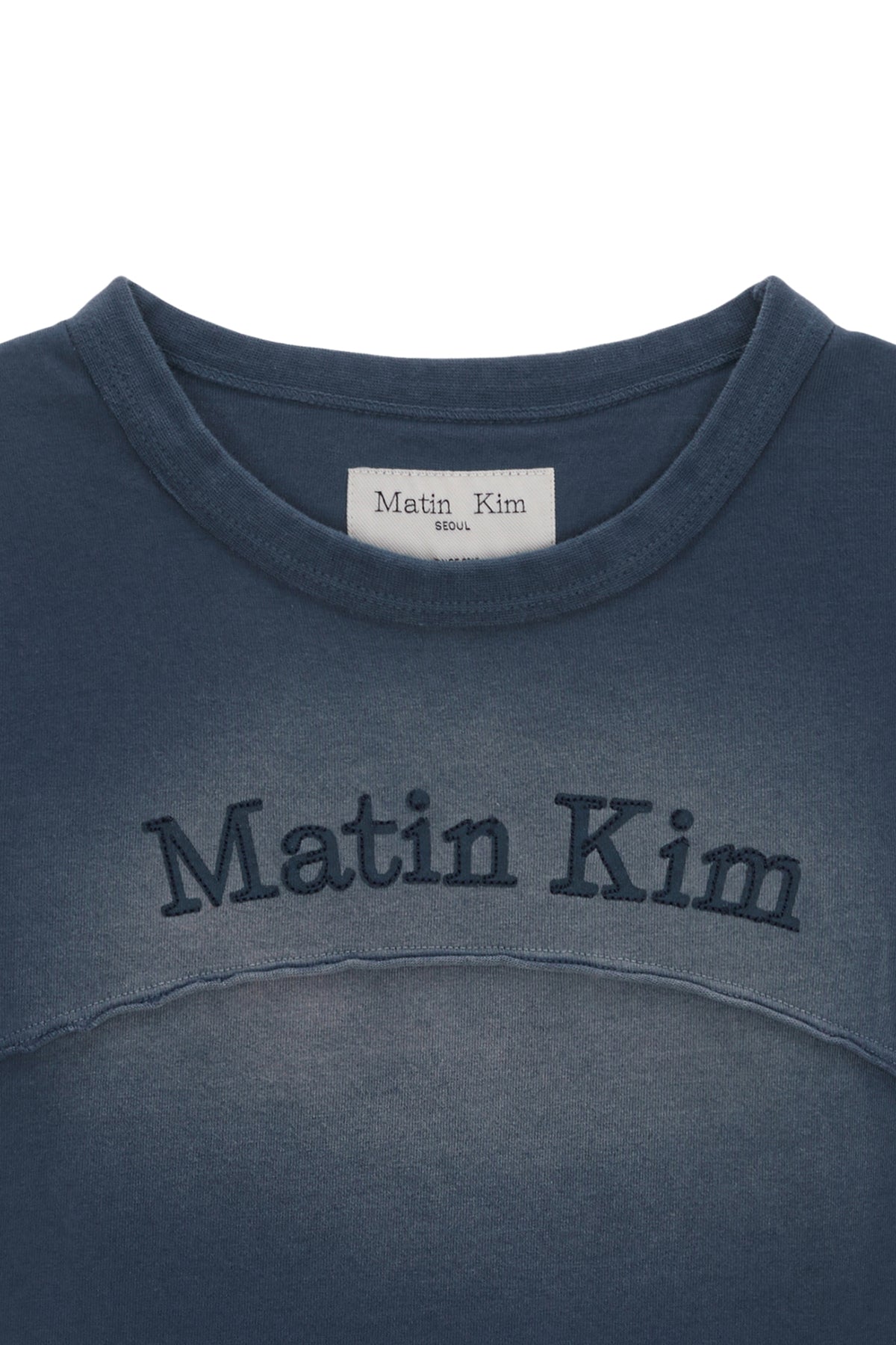 [matinkim] PIGMENT CUT OUT LOGO CROP TOP IN SMOKE BLUE