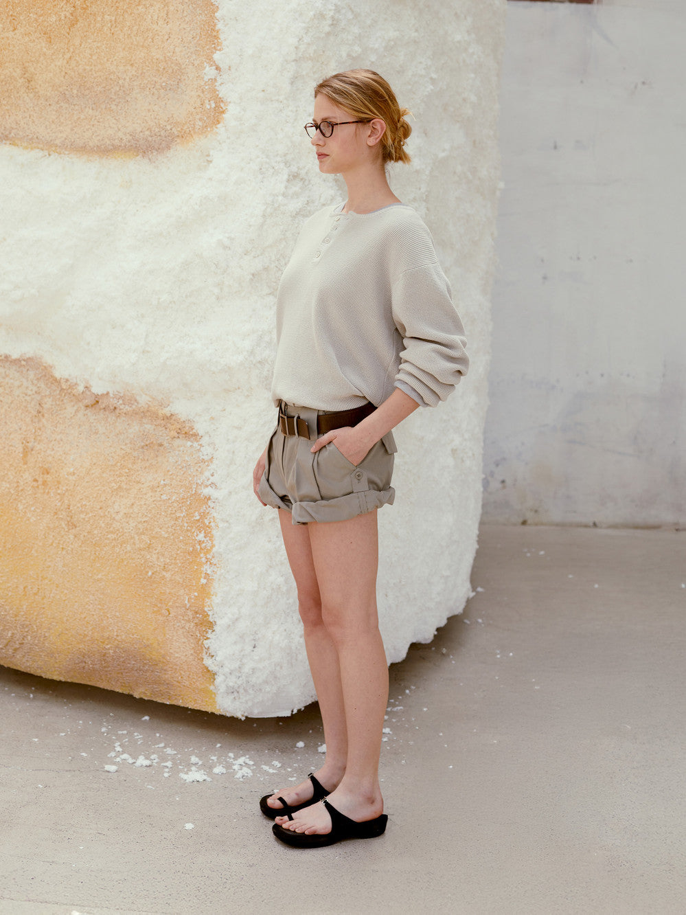 [low_classic] Tuck Point Turn-Up Shorts
Khaki
