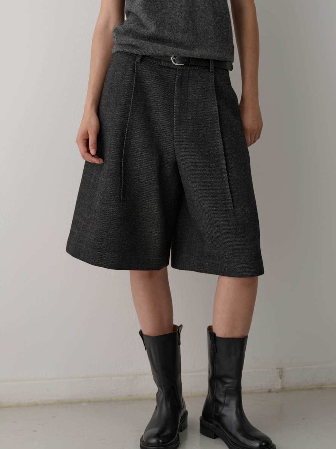 Facade Pattern Wide Wool Twill Bermuda Pants charcoal