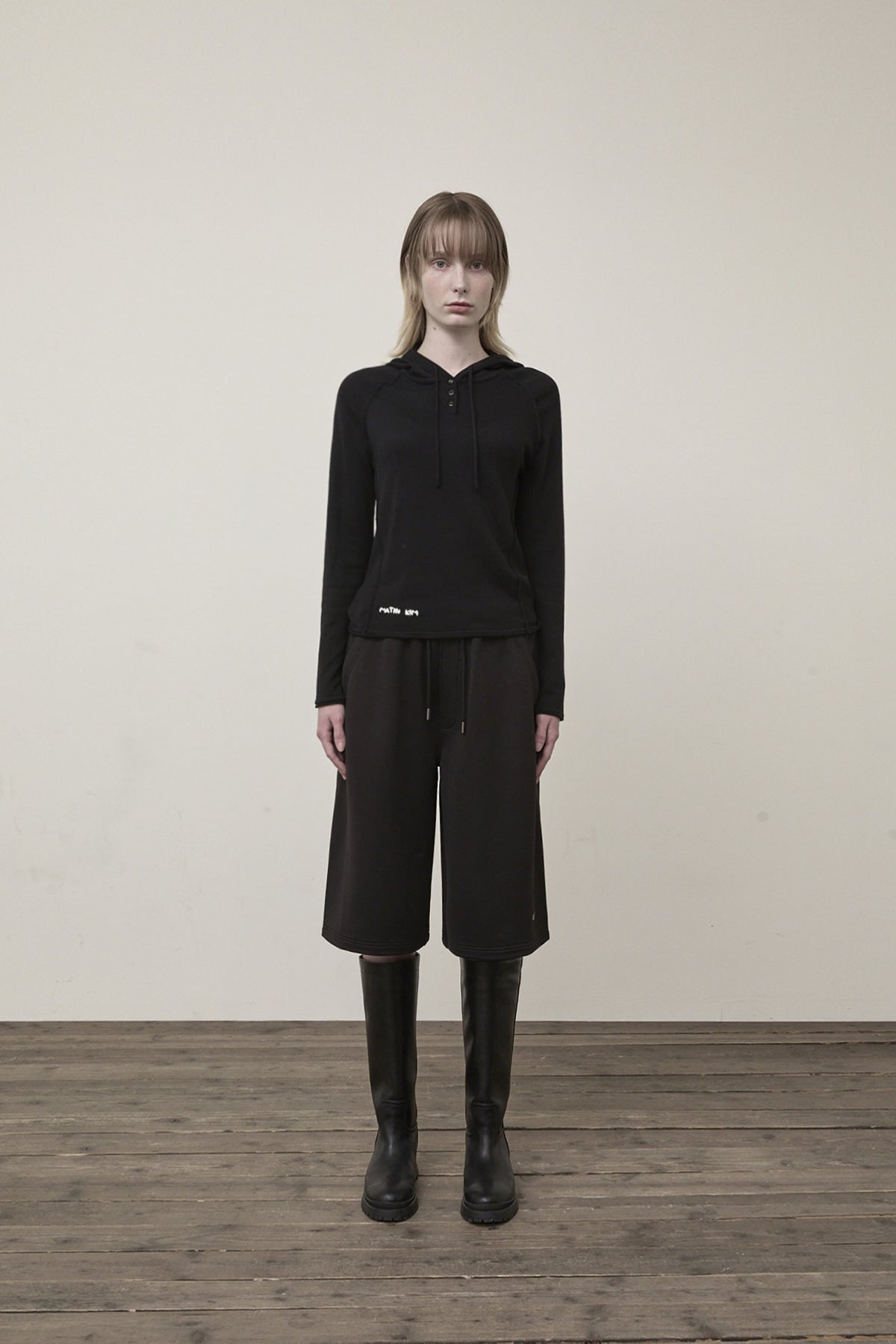 [matinkim] BUTTON HOODY RAGLAN KNIT TOP IN BLACK