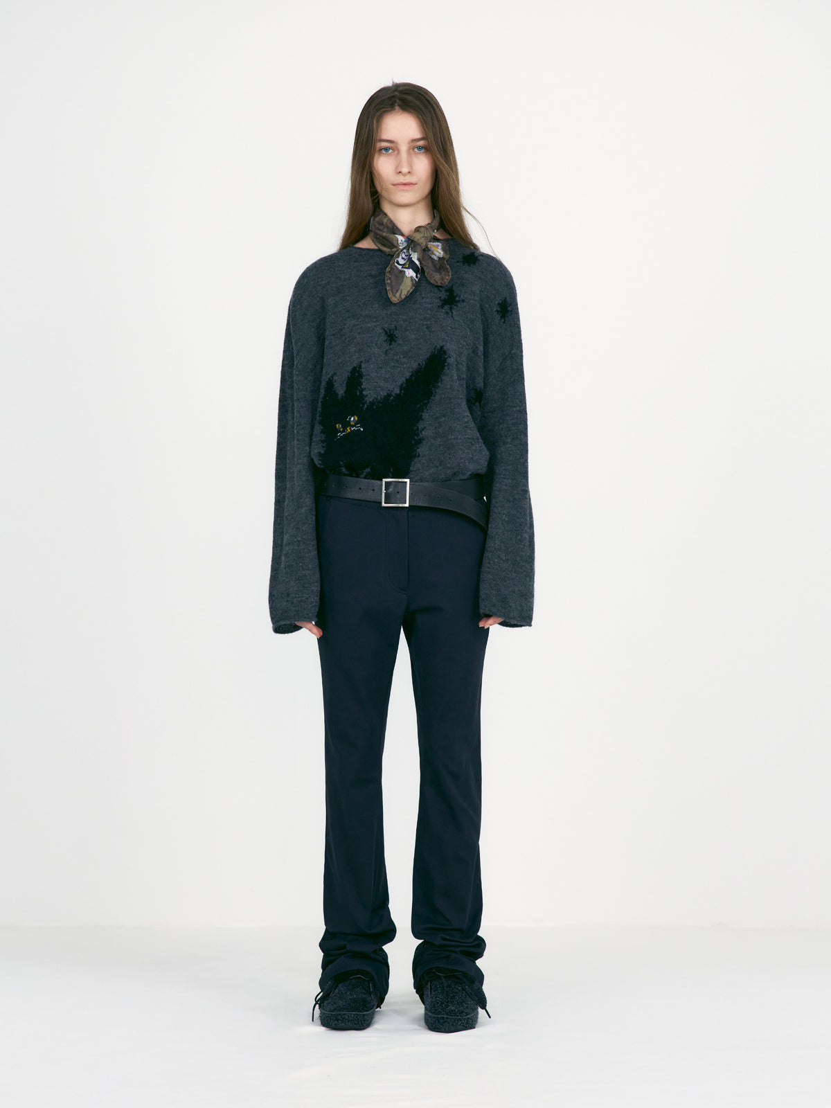 Low Classic Slit Hem Slim-Fit Pants Charcoal