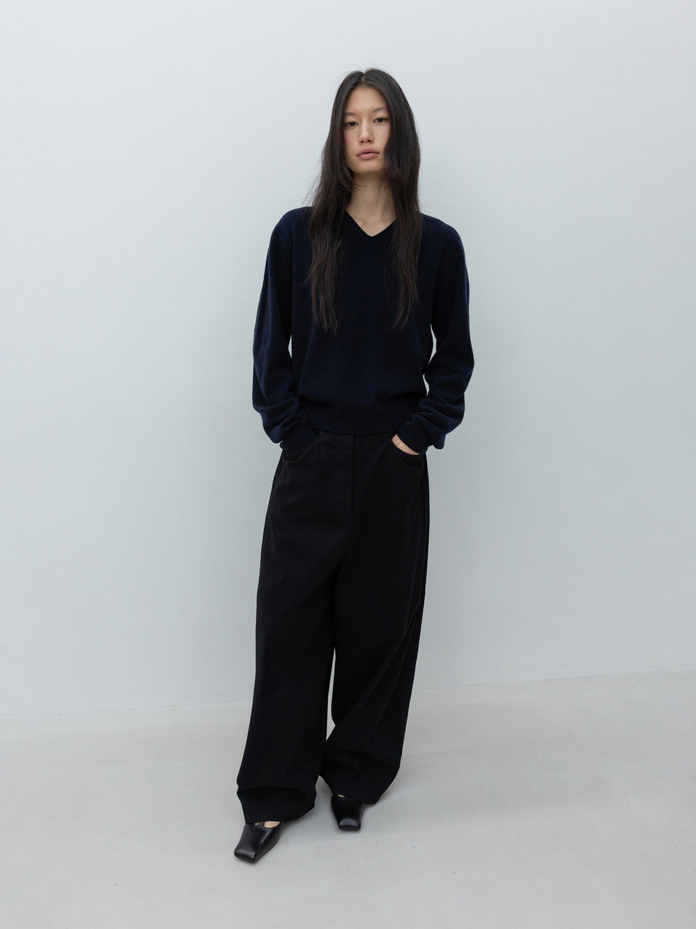 Low Classic Wide-Fit Curved Cotton Pants Black