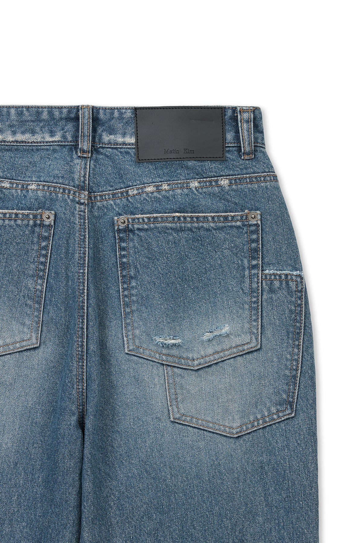 [matinkim] BACK POCKET PATCH DESTROYED DENIM PANTS IN BLUE