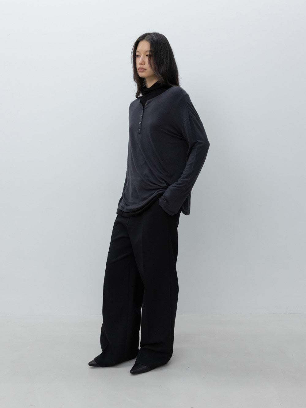 Low Classic Asymmetric Henley Neck Wool T-Shirt Charcoal
