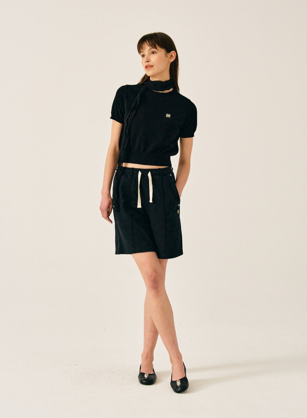 [satur] (W) Classic Crew Neck Half Knit - Black