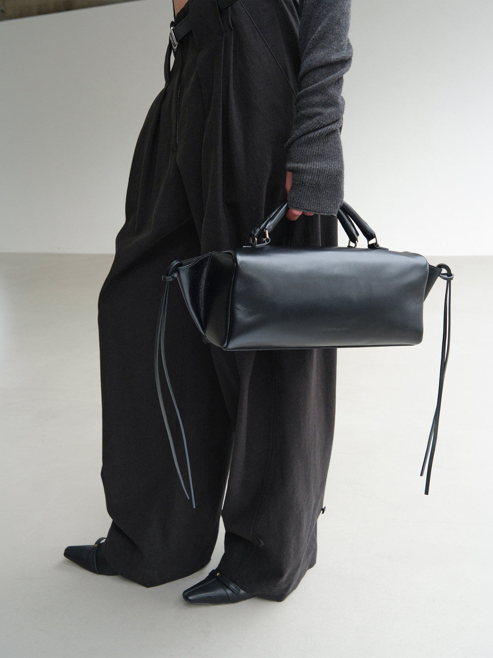 Low Classic Washed Cotton Wide Two-Tuck Pants Black