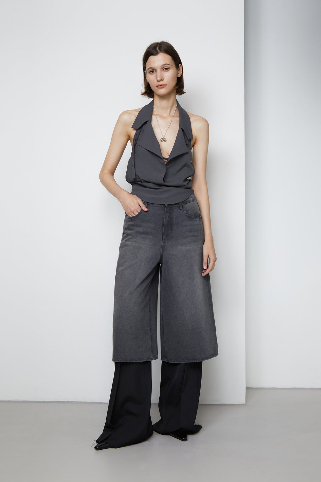 [low_classic] DENIM BERMUDA PANTS
GREY