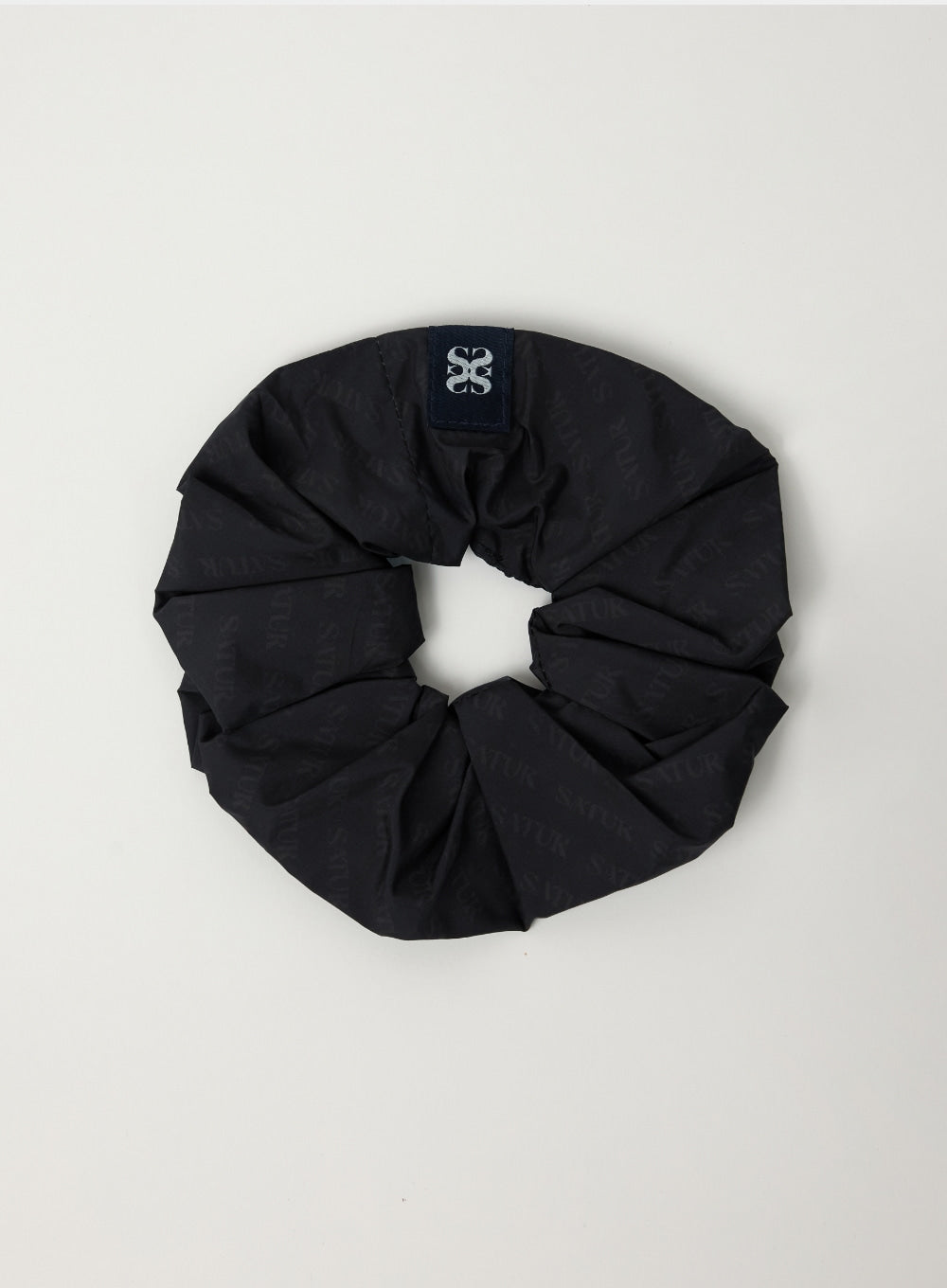 [satur] (W) Classic Logo Scrunchie - Black