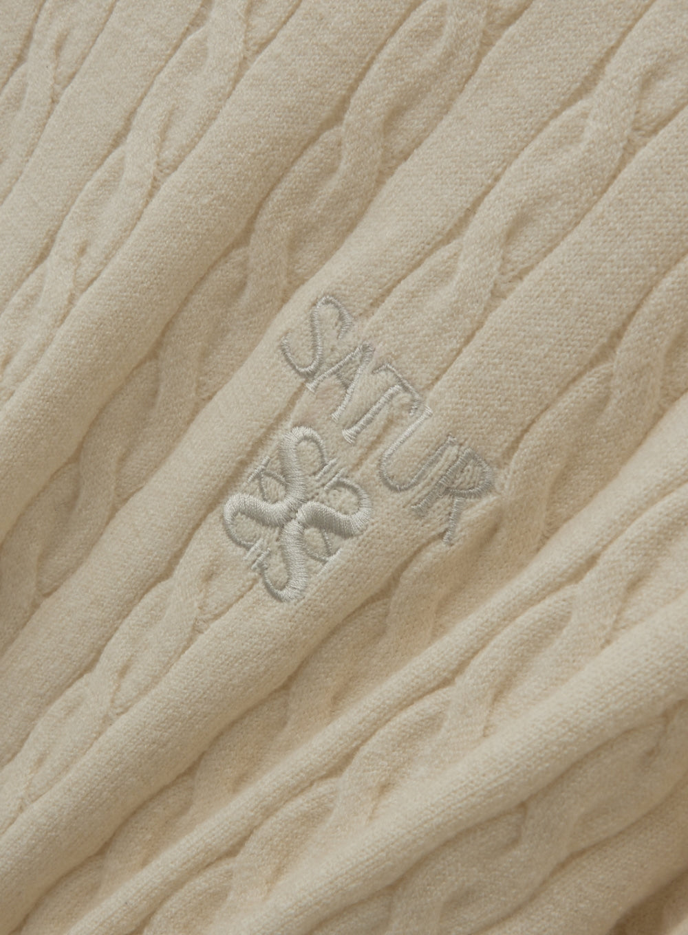 [satur] Plain Cable Crew Neck Knit - Cream