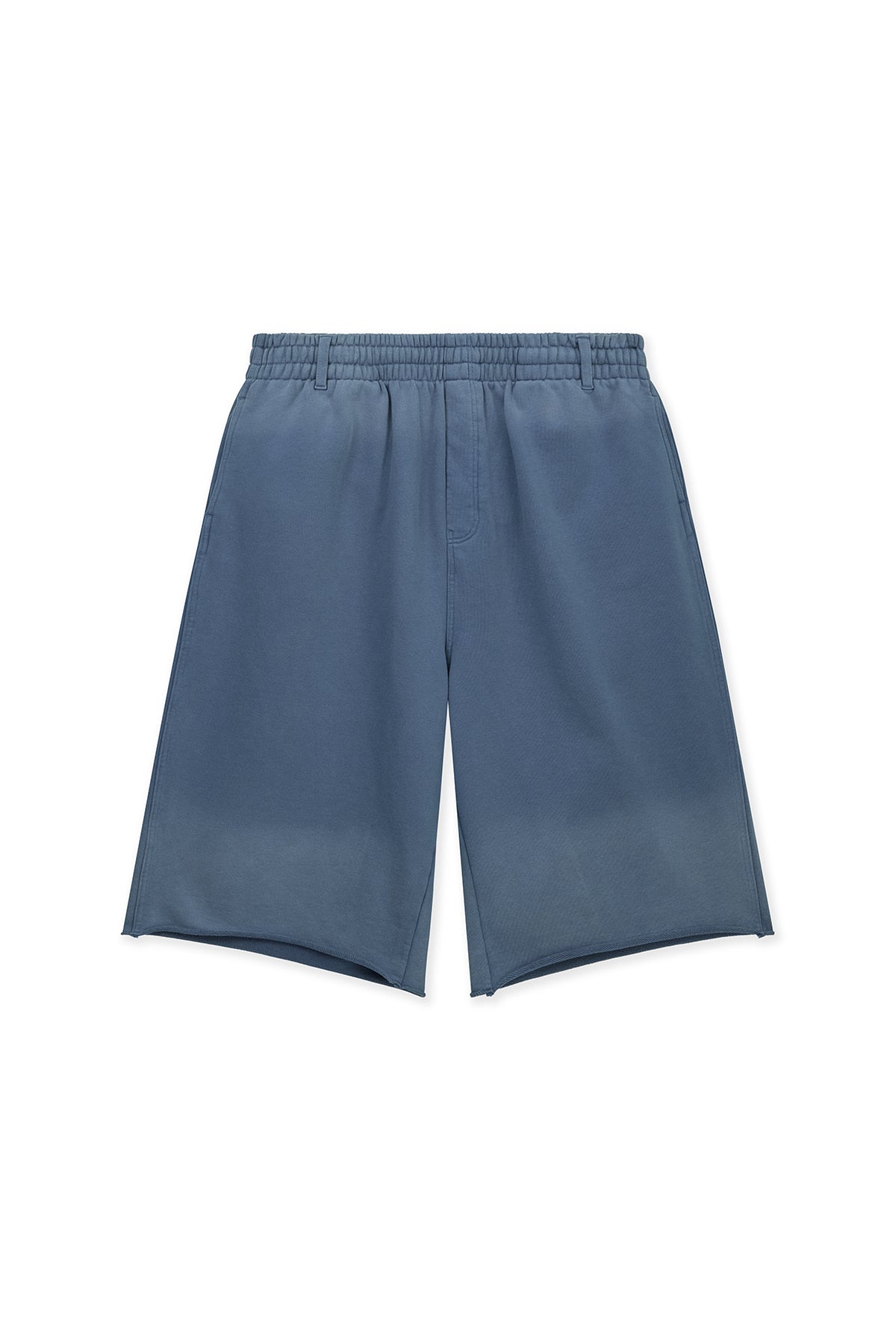 [matinkim] VINTAGE WASHED BACK LOGO BERMUDA SWEATPANTS IN SMOKE BLUE