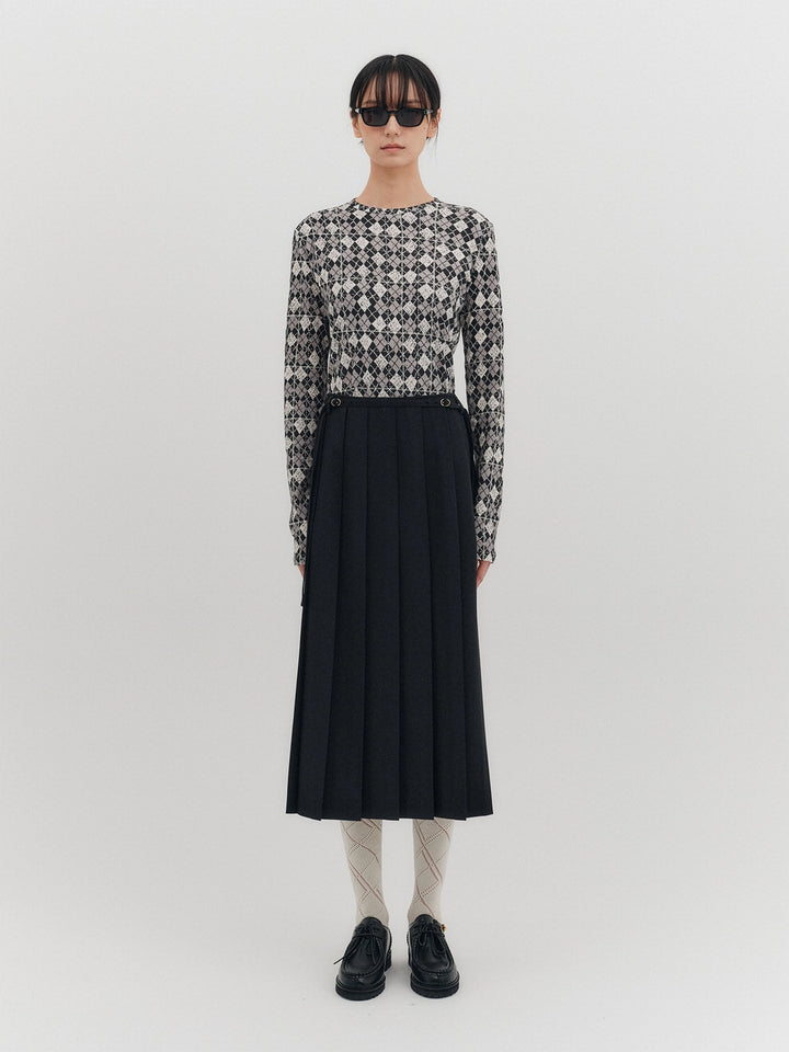 EENK Long Pleated Skirt - Black