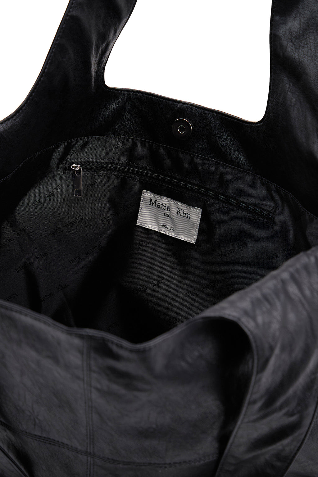 [matinkim] SIDE STRING LEATHER BIG SHOULDER BAG IN BLACK