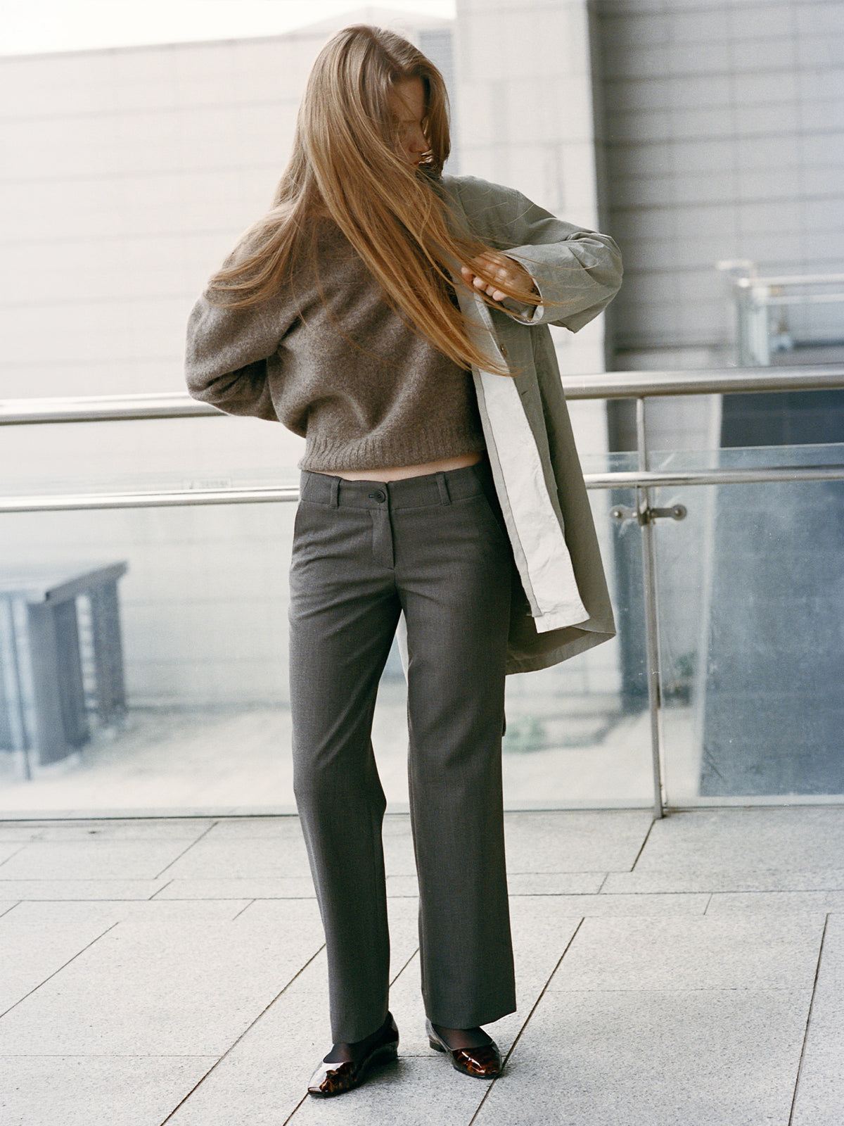 Nothing Written Ligne straight pants (Warm charcoal)
