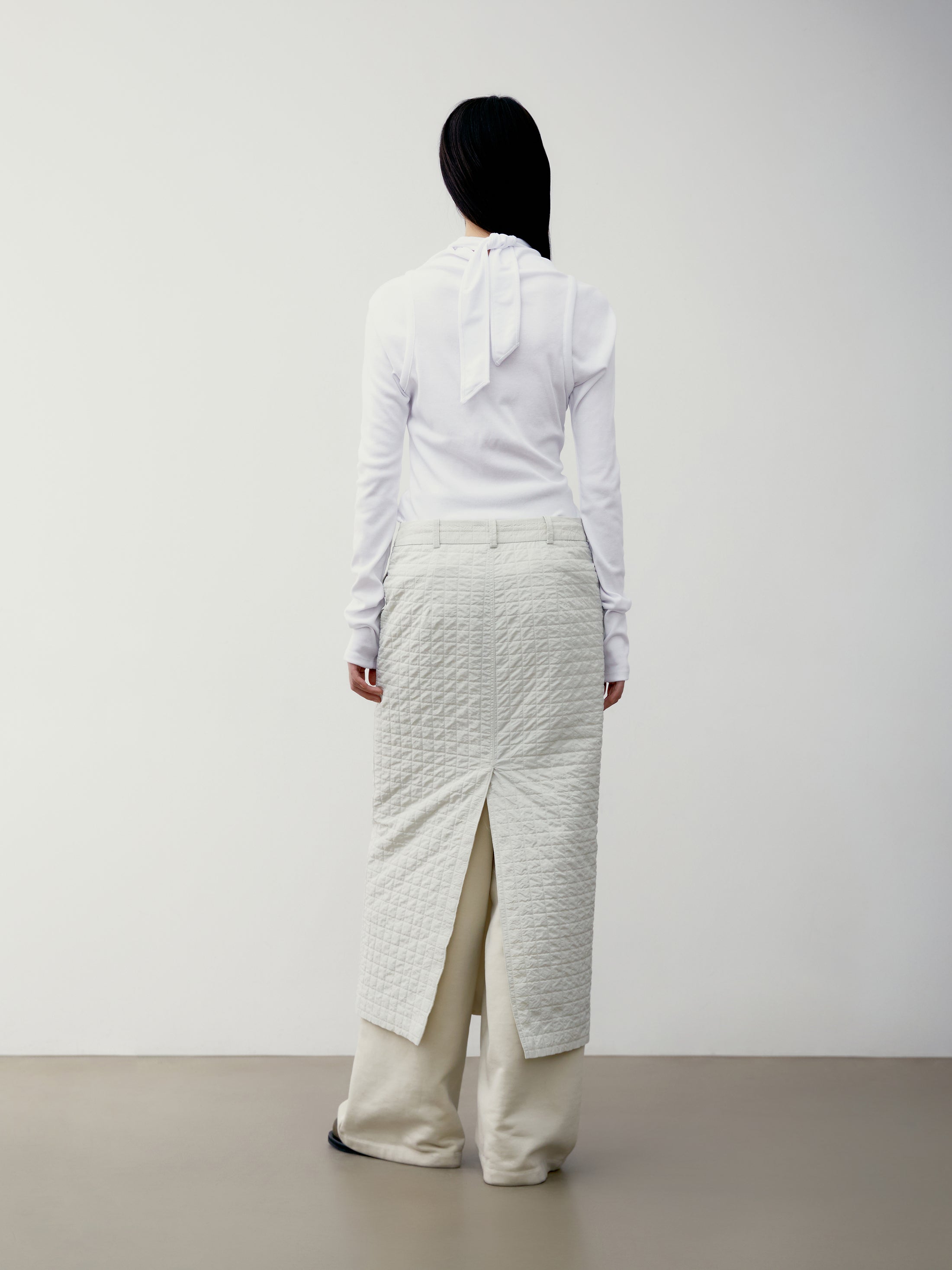 [low_classic] SCARF JERSEY TOP
WHITE