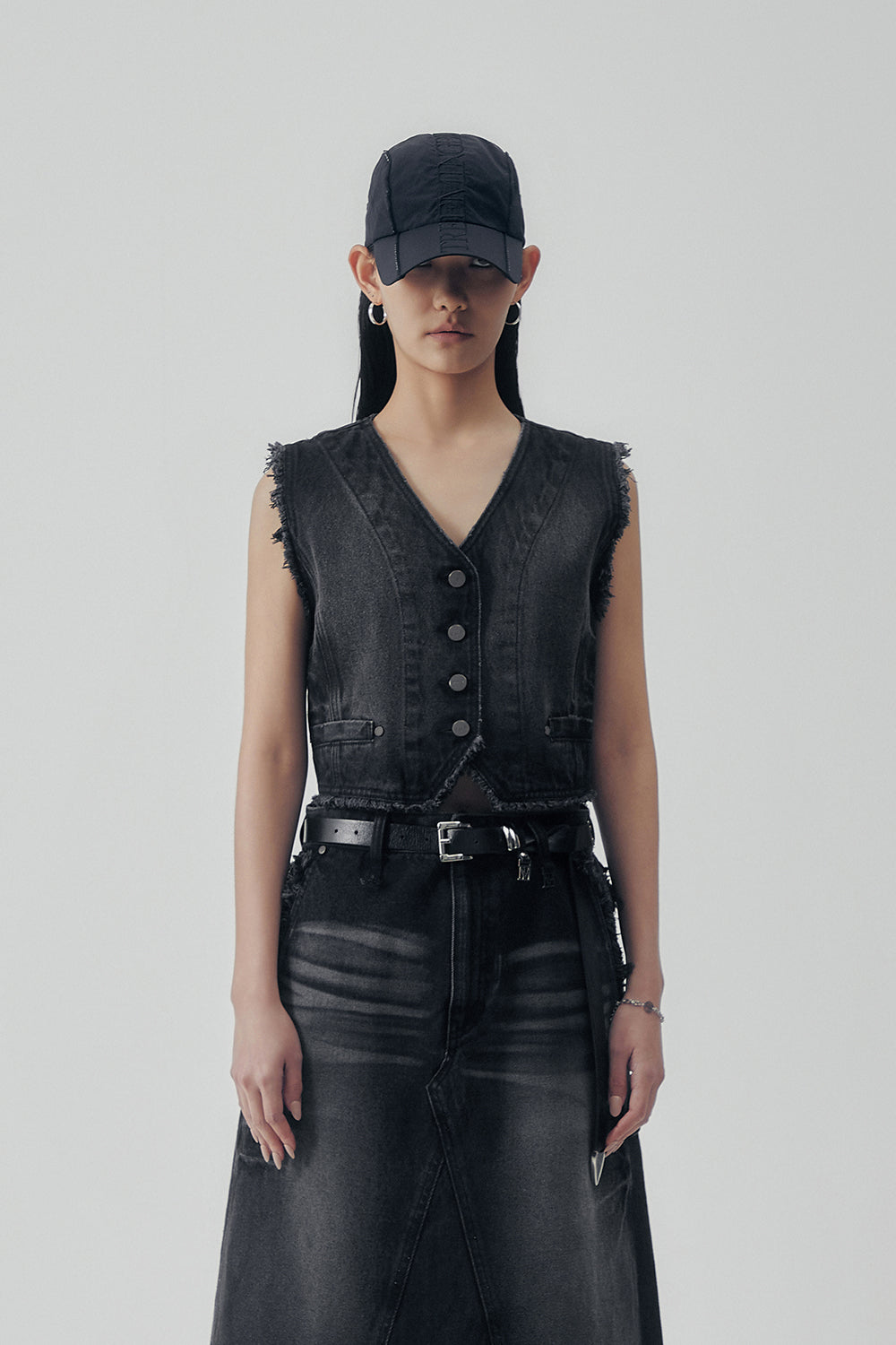 Treemingbird Vintage Frayed Denim Set-up Vest Black