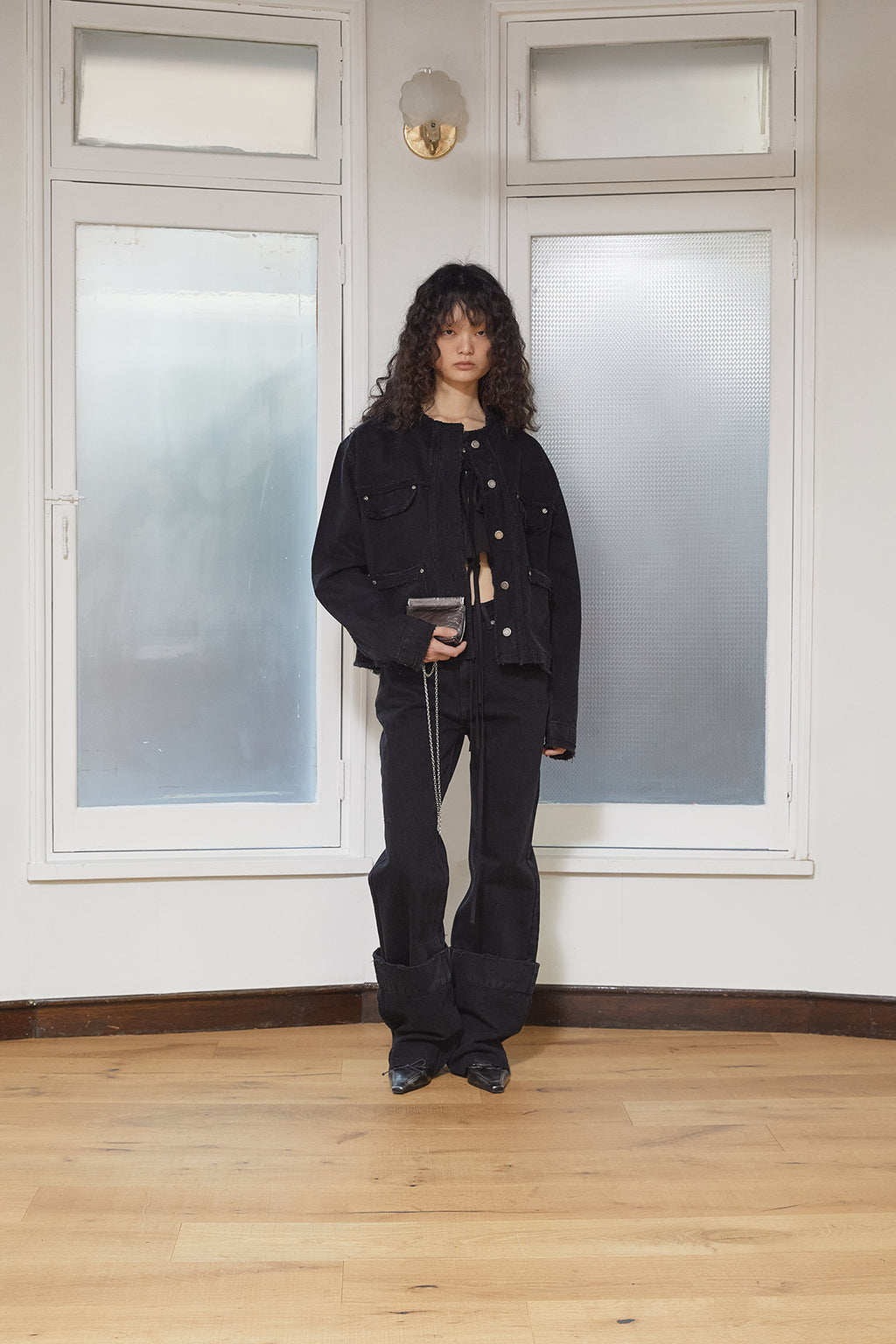 [matinkim] COLLARLESS DAMAGE DENIM JACKET IN BLACK