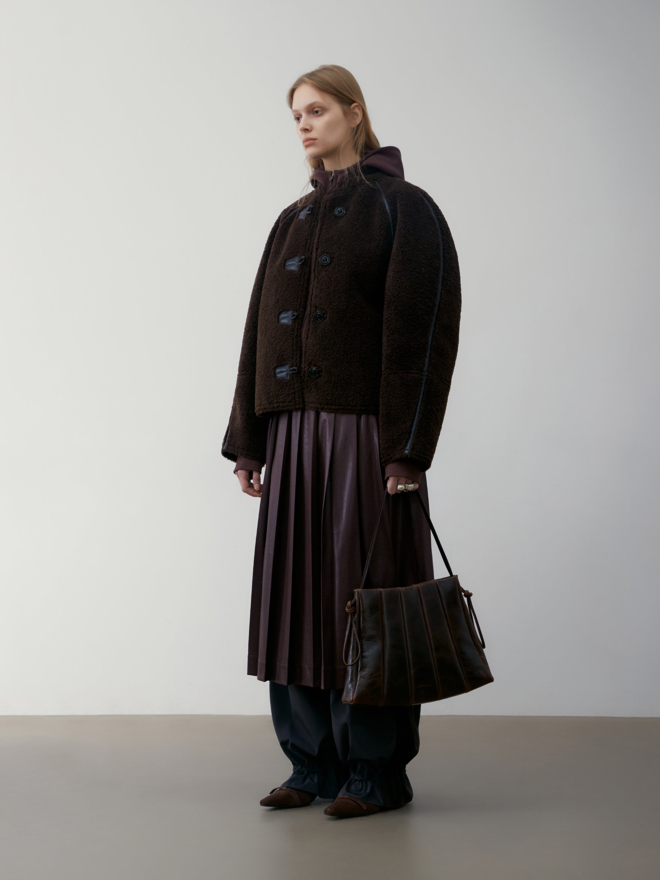 [low_classic] SHORT SHEARLING REVERSIBLE COAT
BROWN