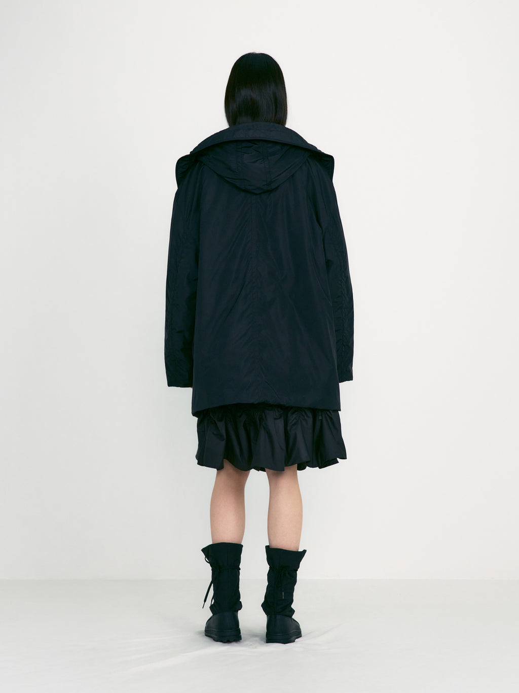 [low_classic] Oversized Padded Hood Parka
Black