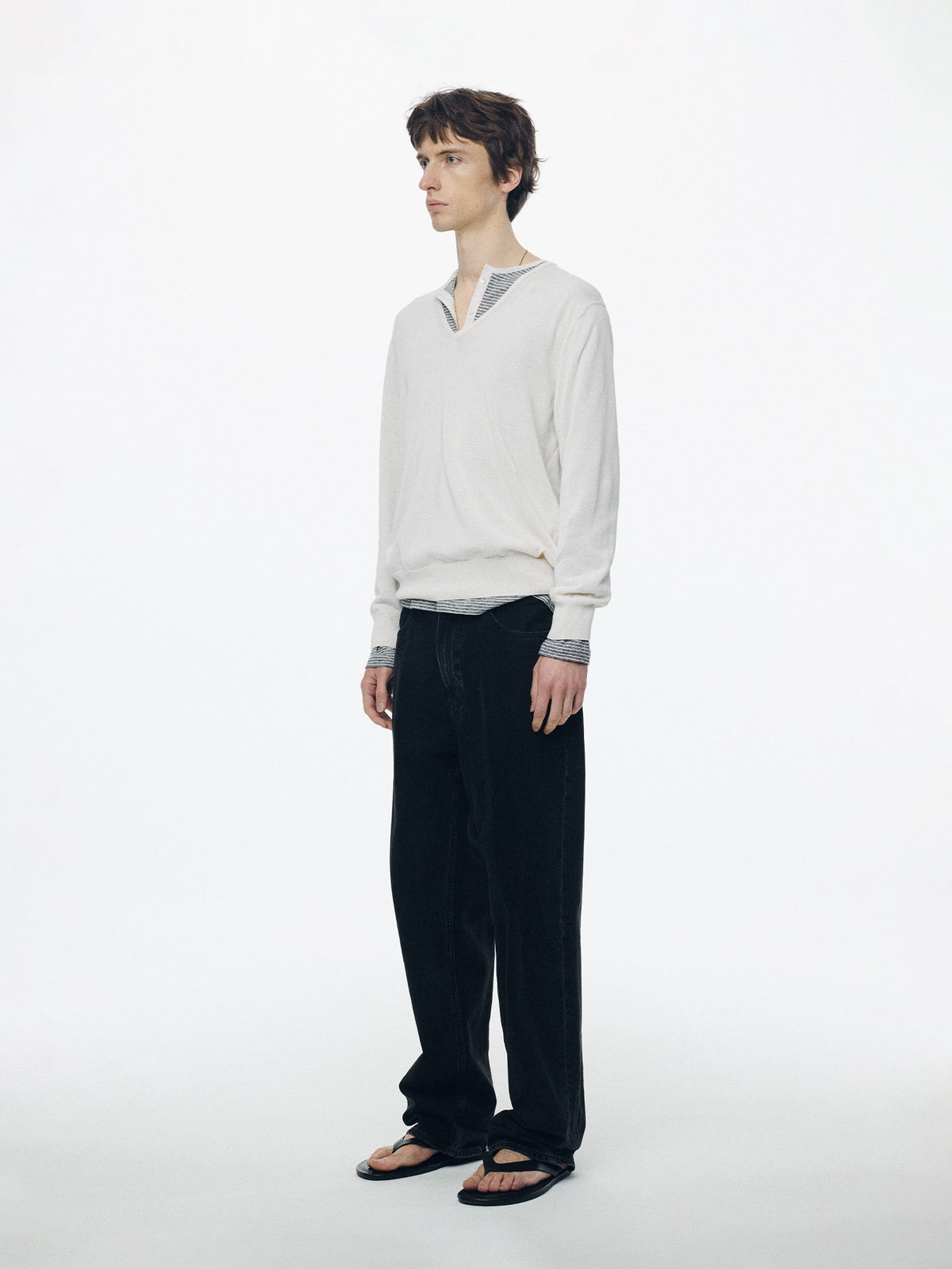 Nothing Written Ciao v-neck pullover (White, M)