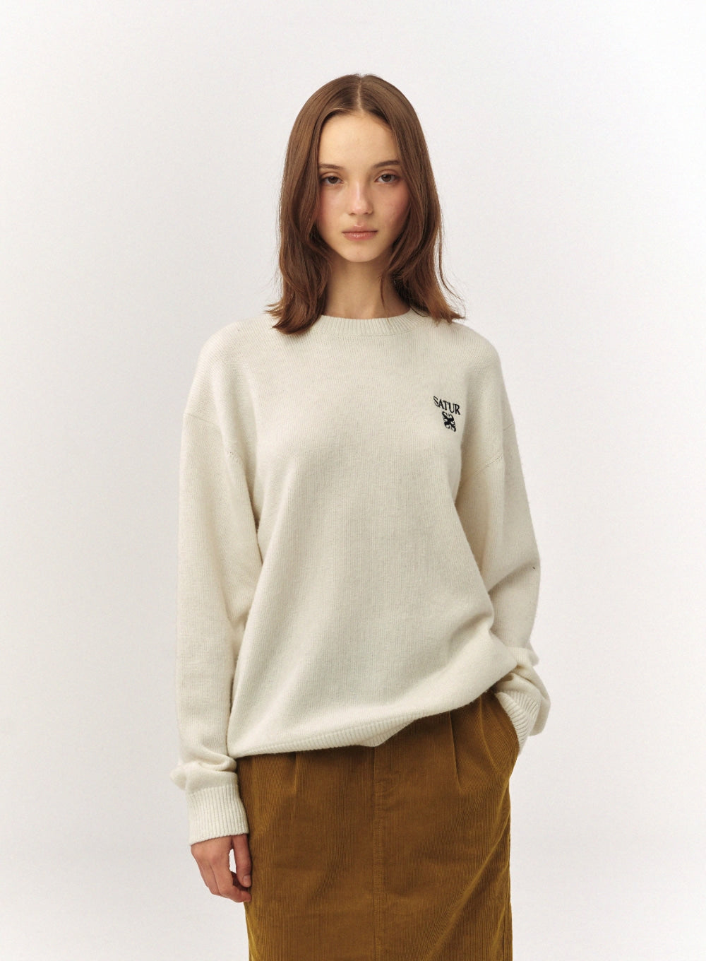 [satur] Loren Classic Logo Knit - White