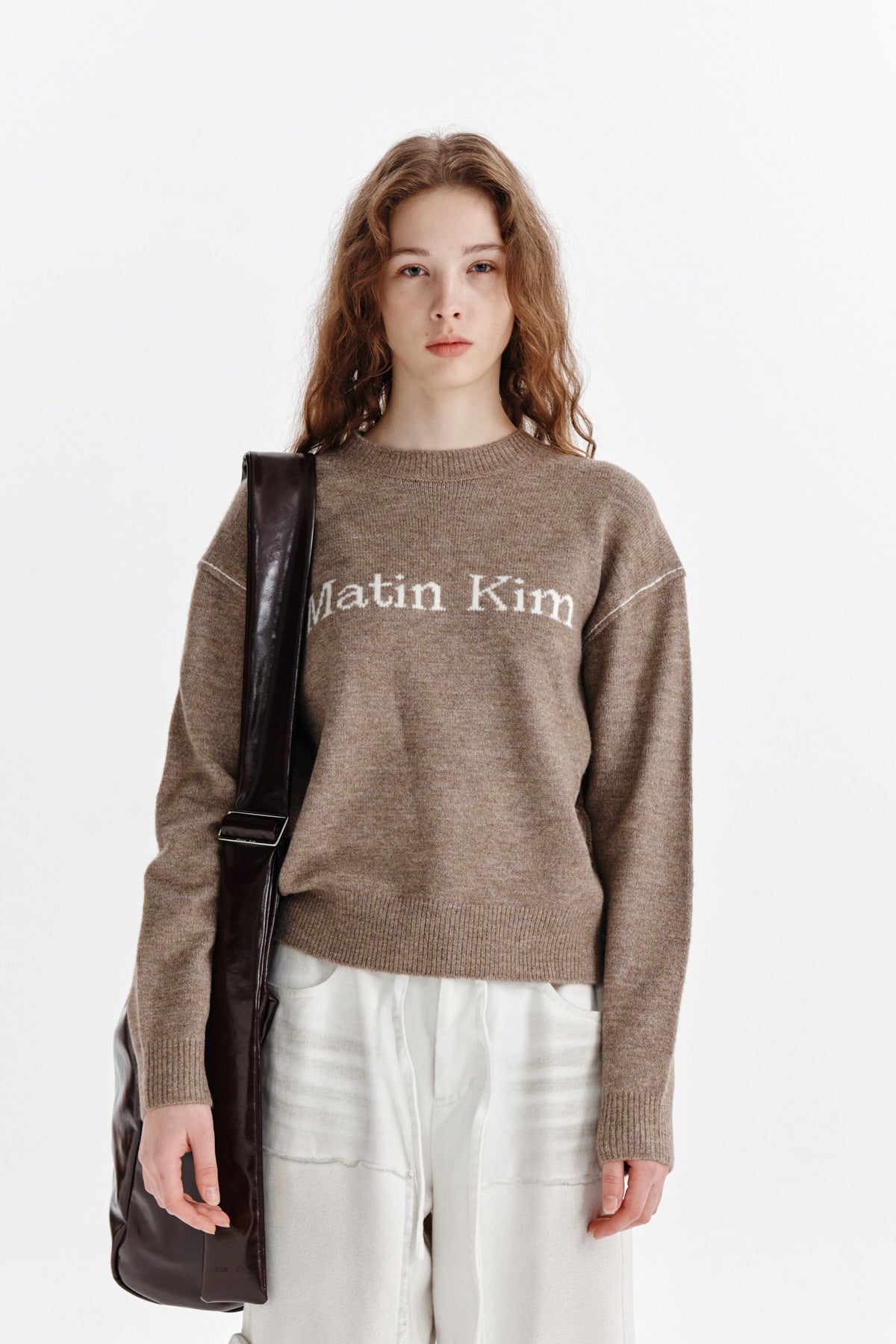 [matinkim] COLOR LINE POINT LOGO KNIT PULLOVER IN BROWN