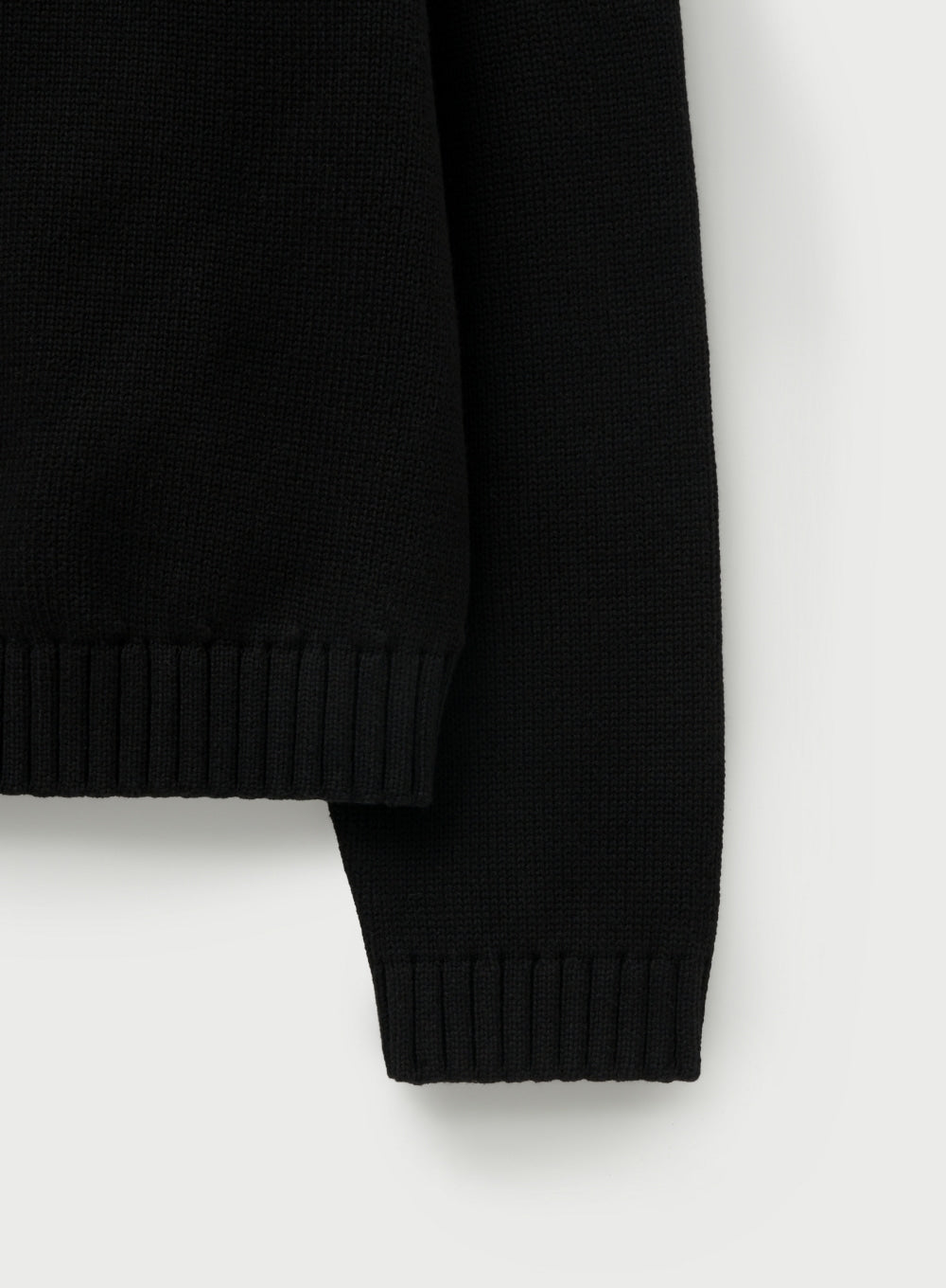 [satur] Rope Logo Embroidered V-Neck Knit - Black