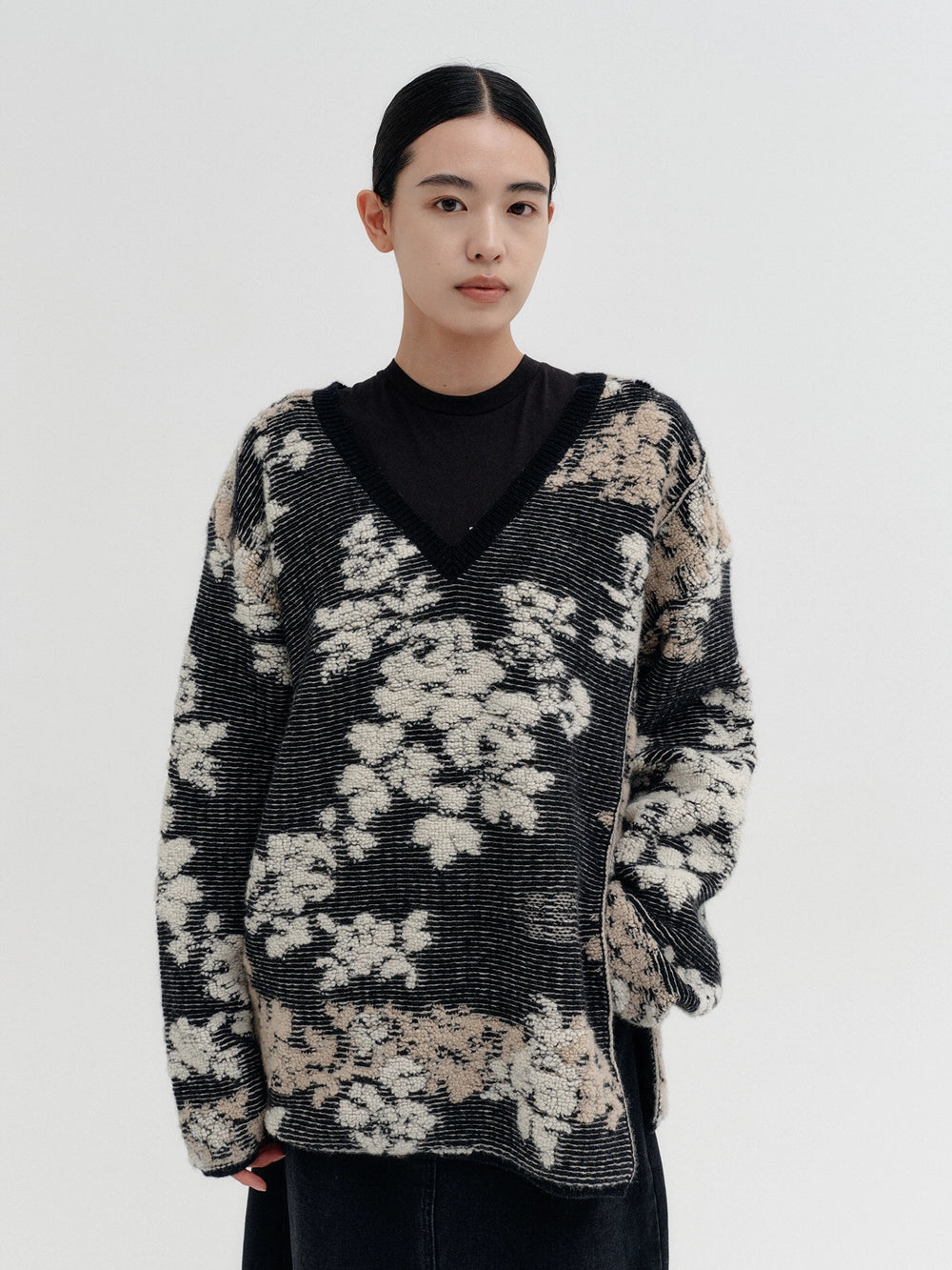 EENK Side Slit V-Neck Knitwear Sweater - Black