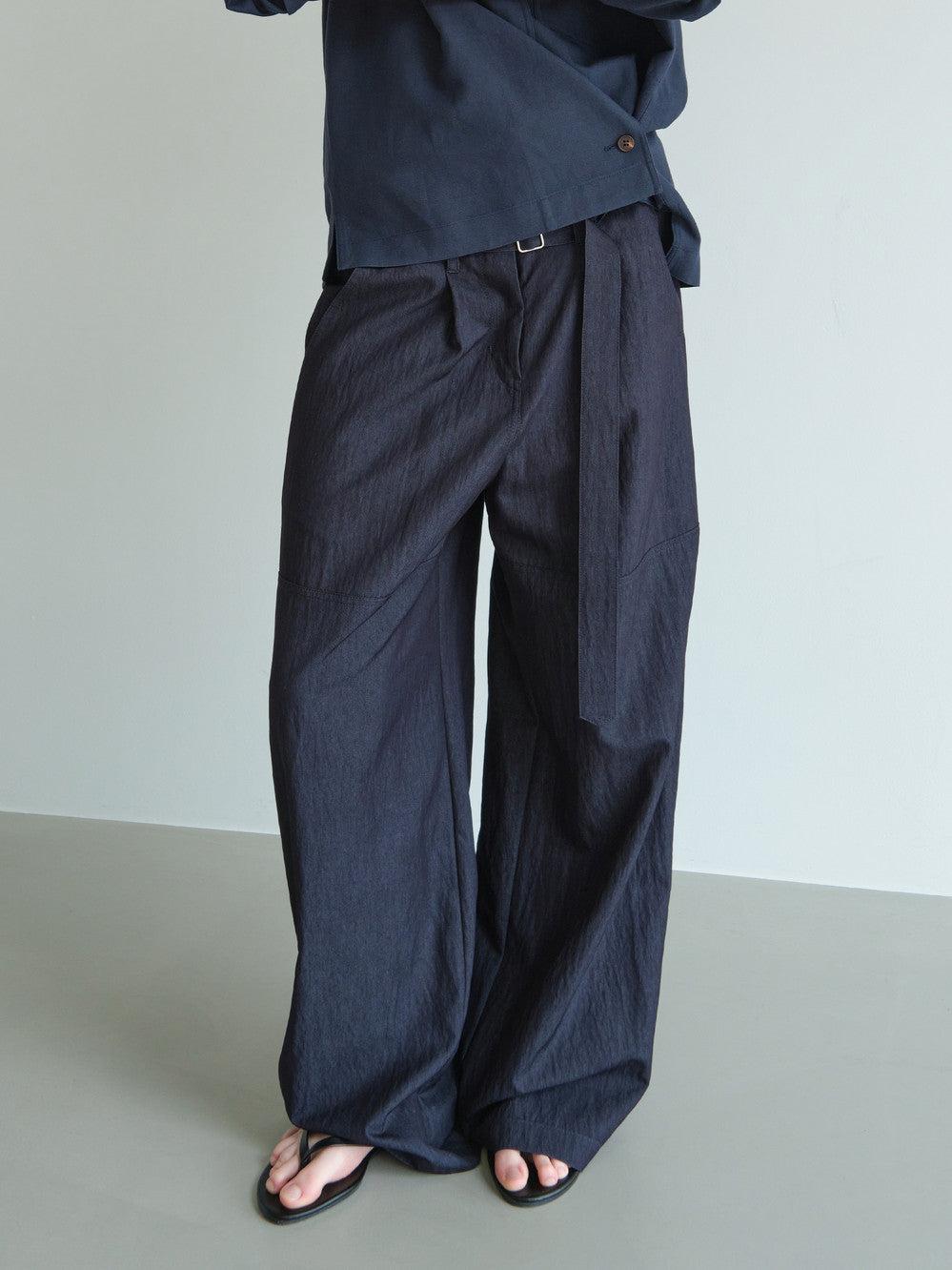Low Classic Wide-Fit Belted Pants Navy